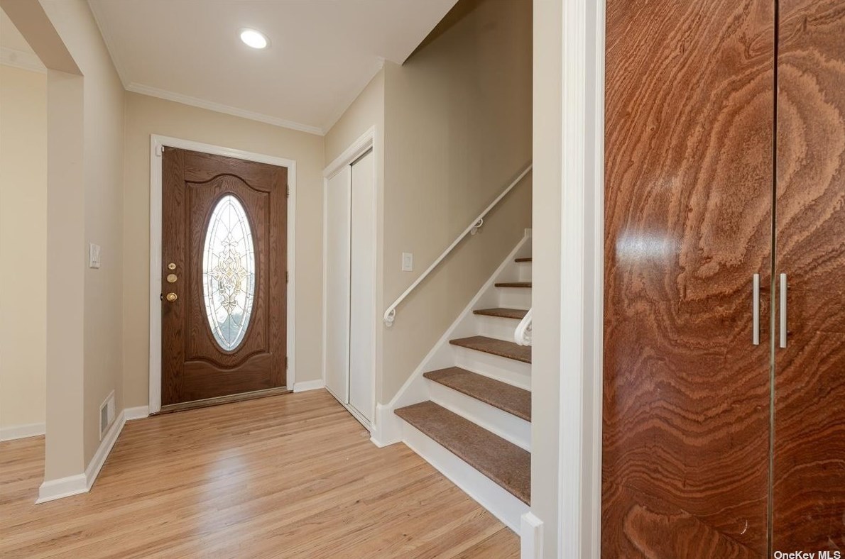 19 Cedar Ln, Cedarhurst, NY 11516