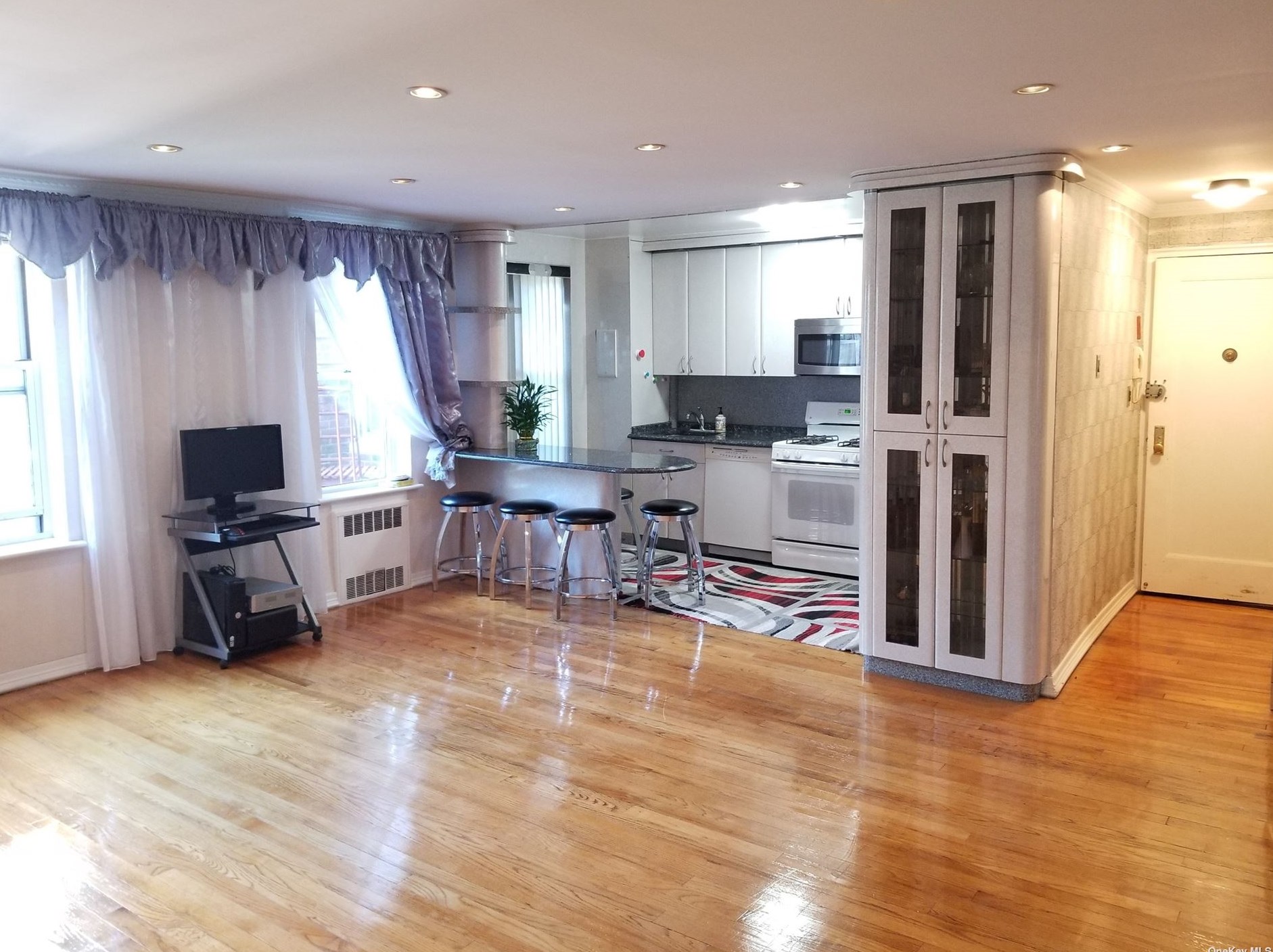 65-35 Yellowstone Blvd #4g, Flushing, NY 11375