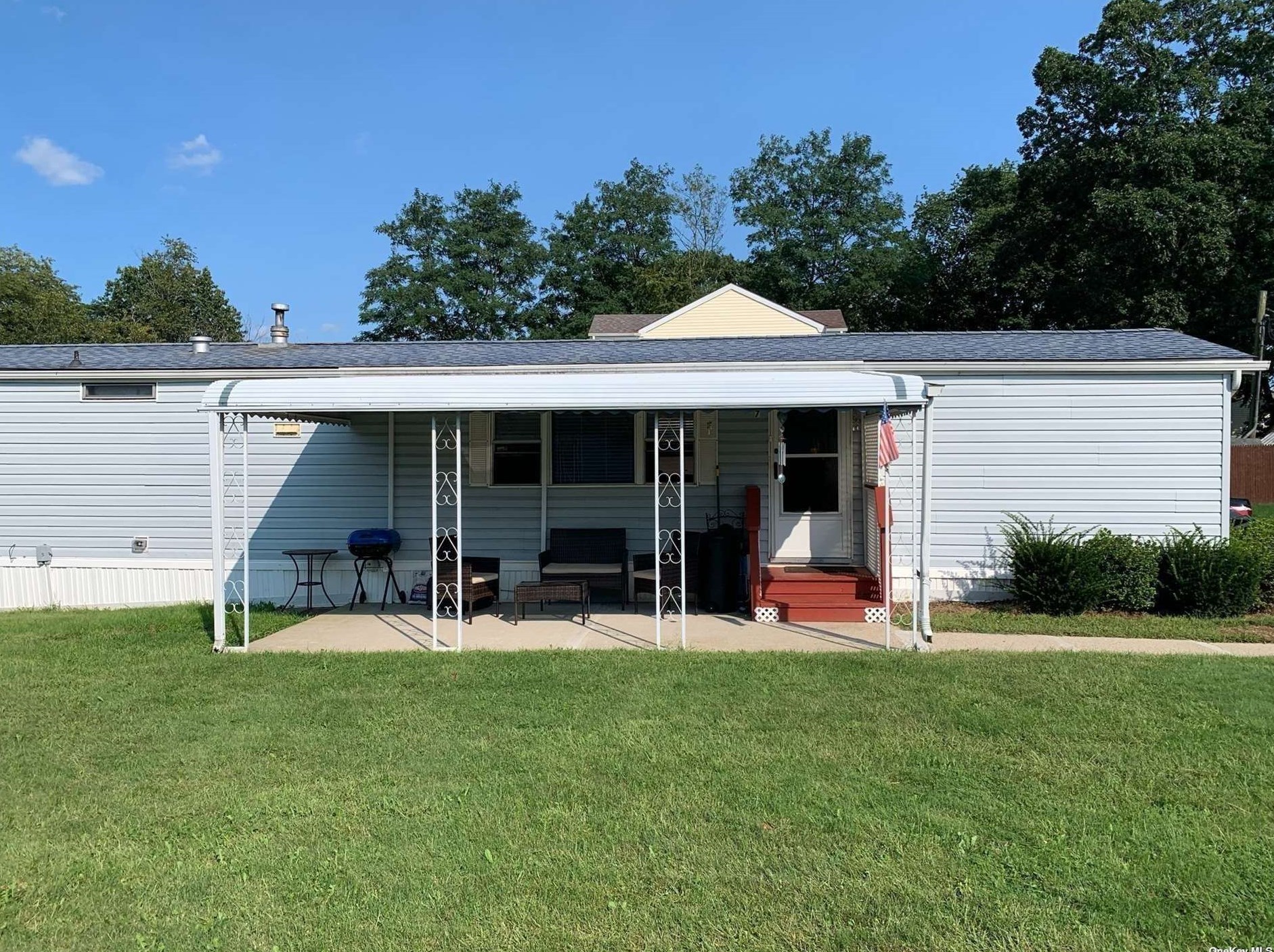 7 Frontier Way, Amityville, NY 11701