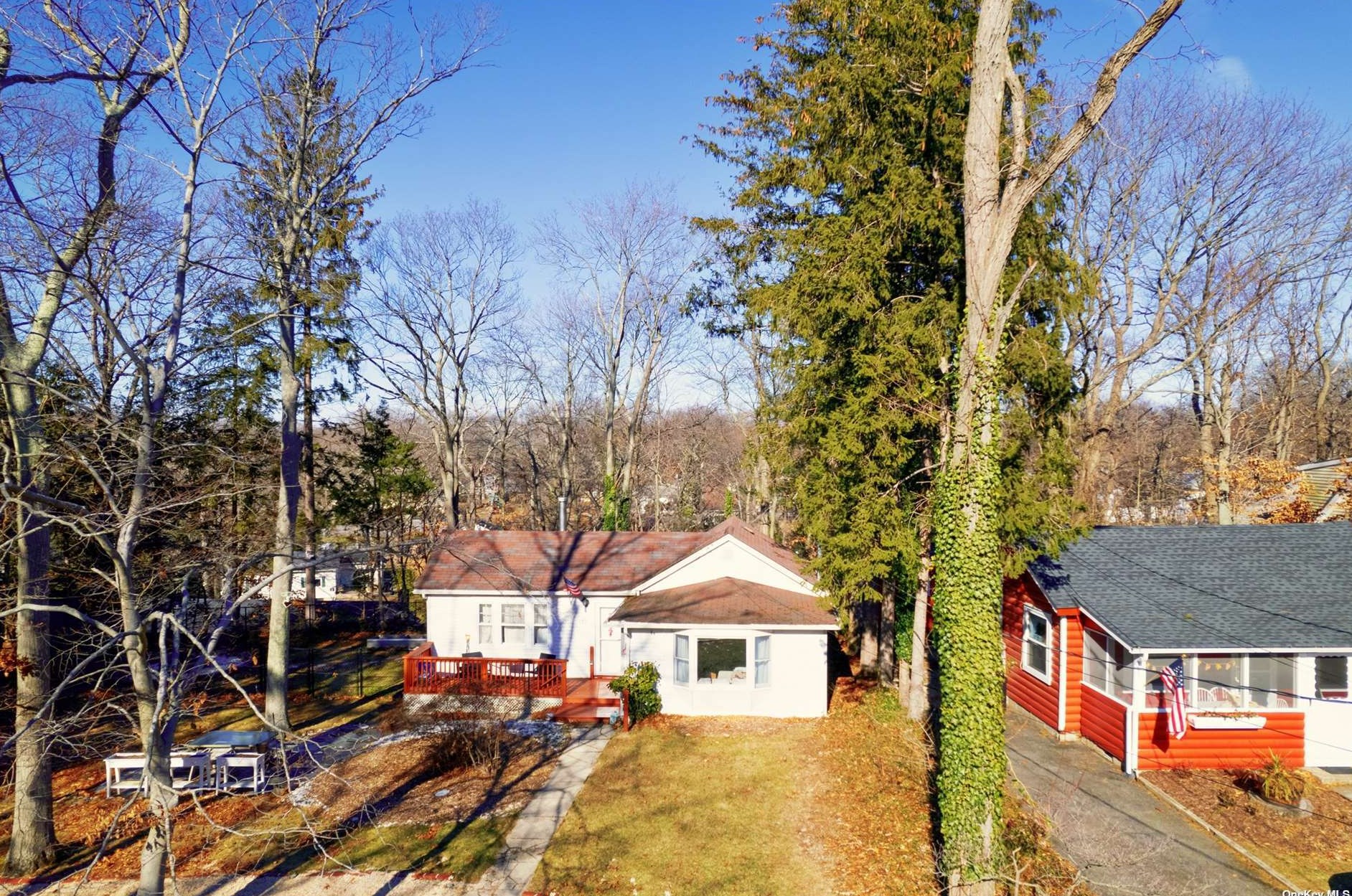 107 Upton Dr, Scotts Beach, NY 11789