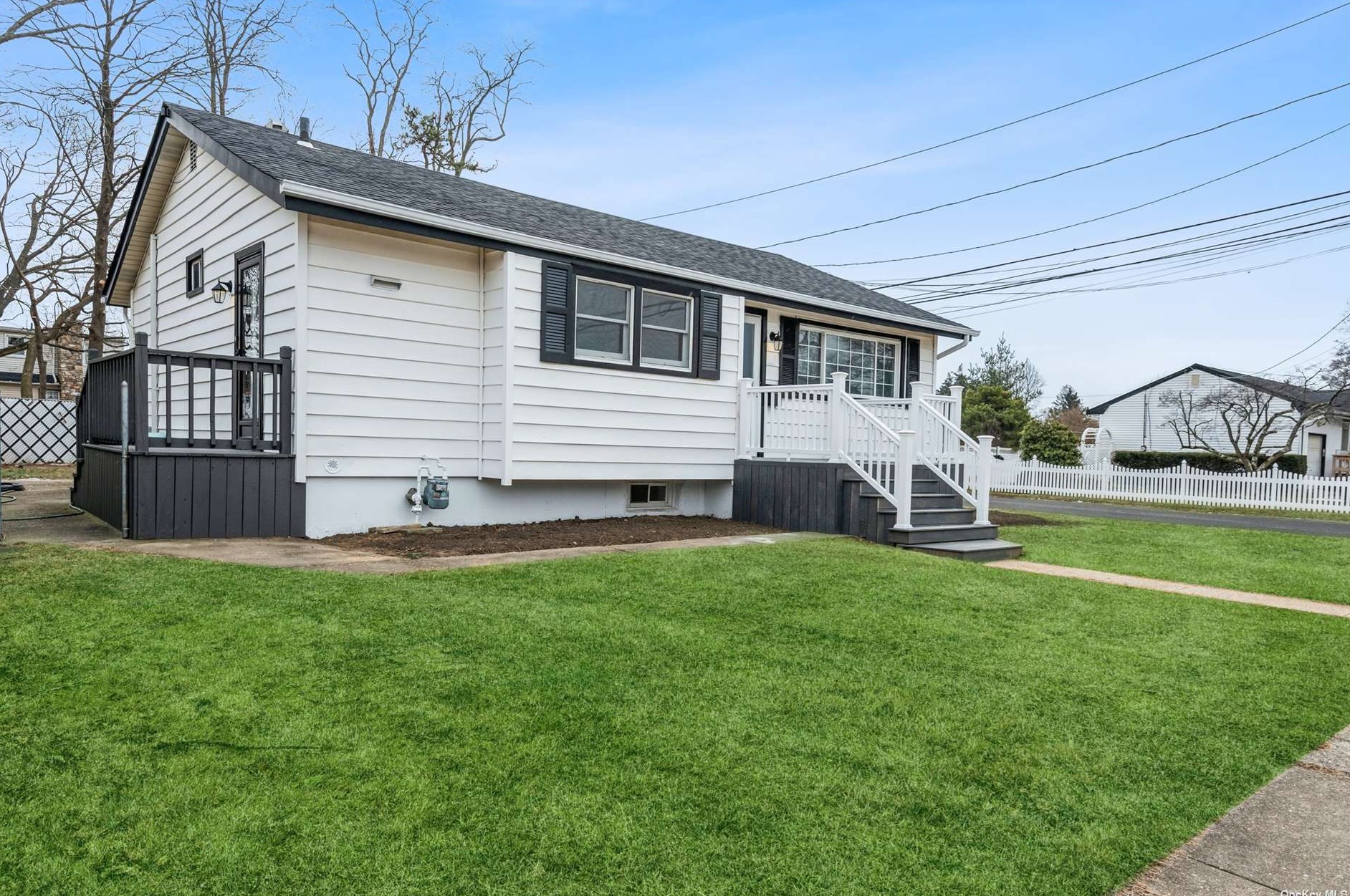 101 Sherbrooke Rd, Babylon, NY 11704