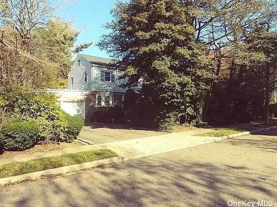 10 Milburn Ct, Freeport, NY 11520-1912