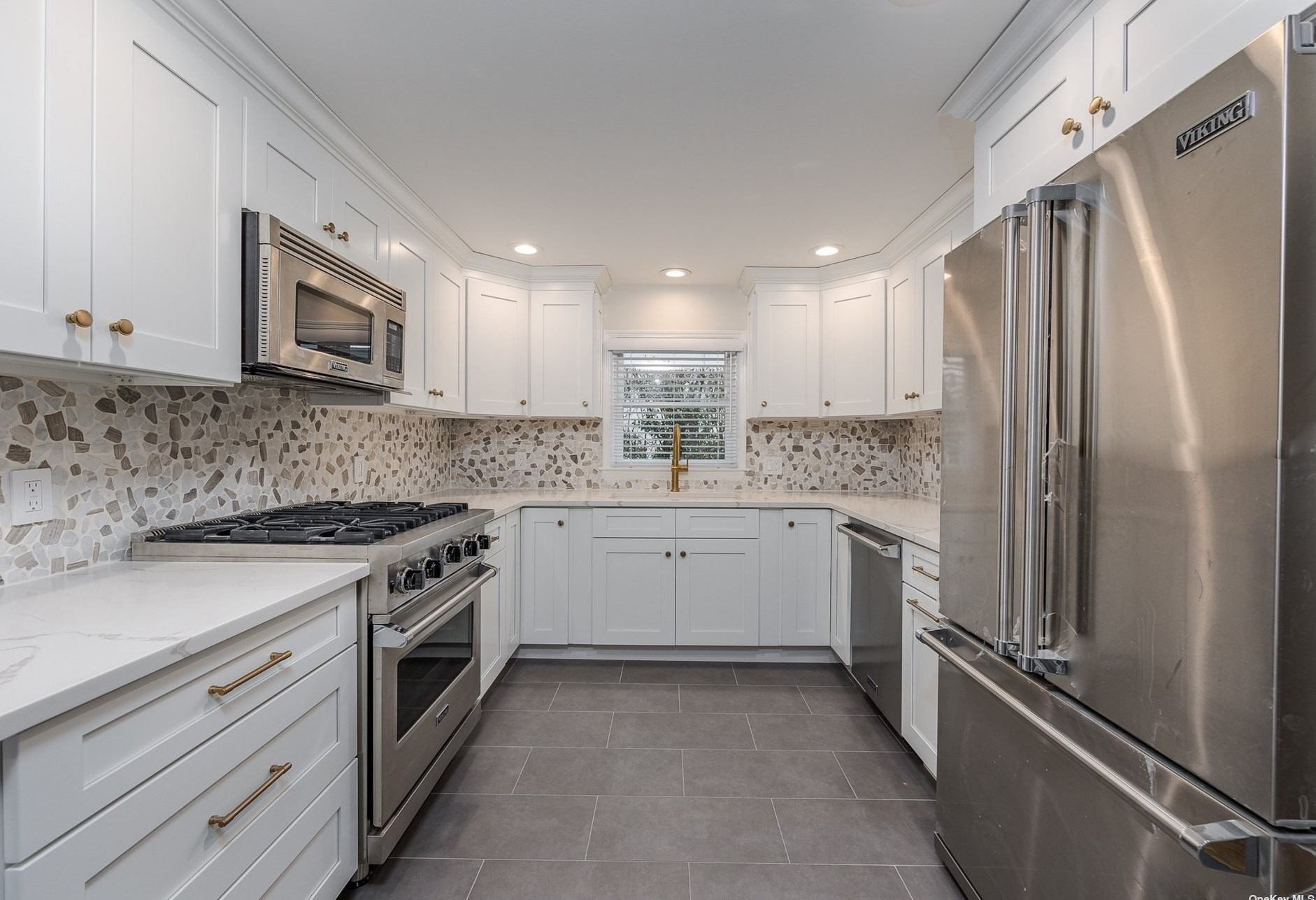 65 Baldwin Ave, Pt Lookout, NY 11569