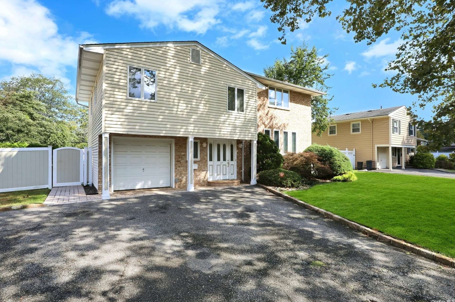 27 Catherwood Crescent, Huntington Station, NY 11747