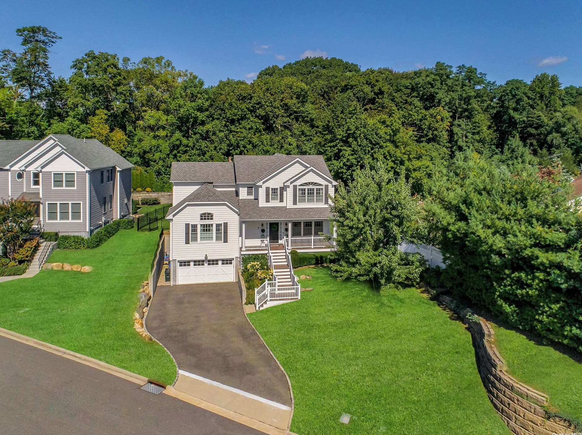 7 Landing Ct, Glenwood Landing, NY 11547