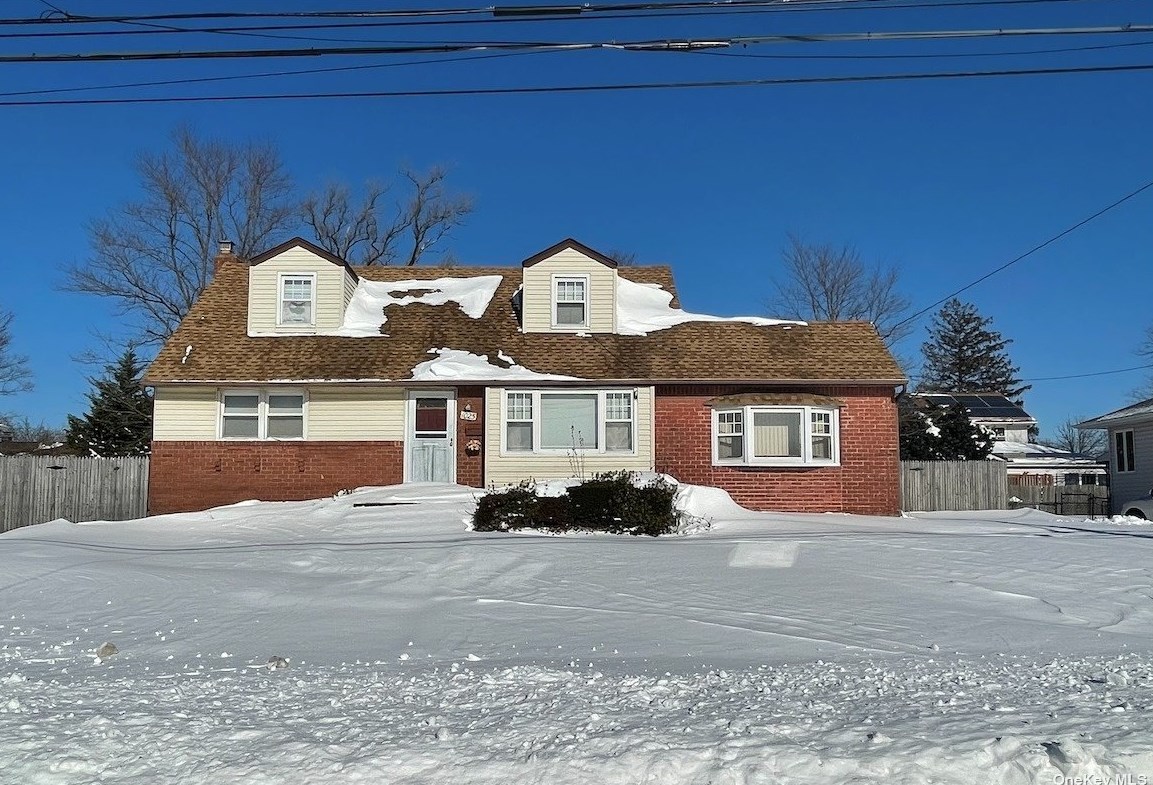 1025 N Broome Ave, North Lindenhurst, NY 11757