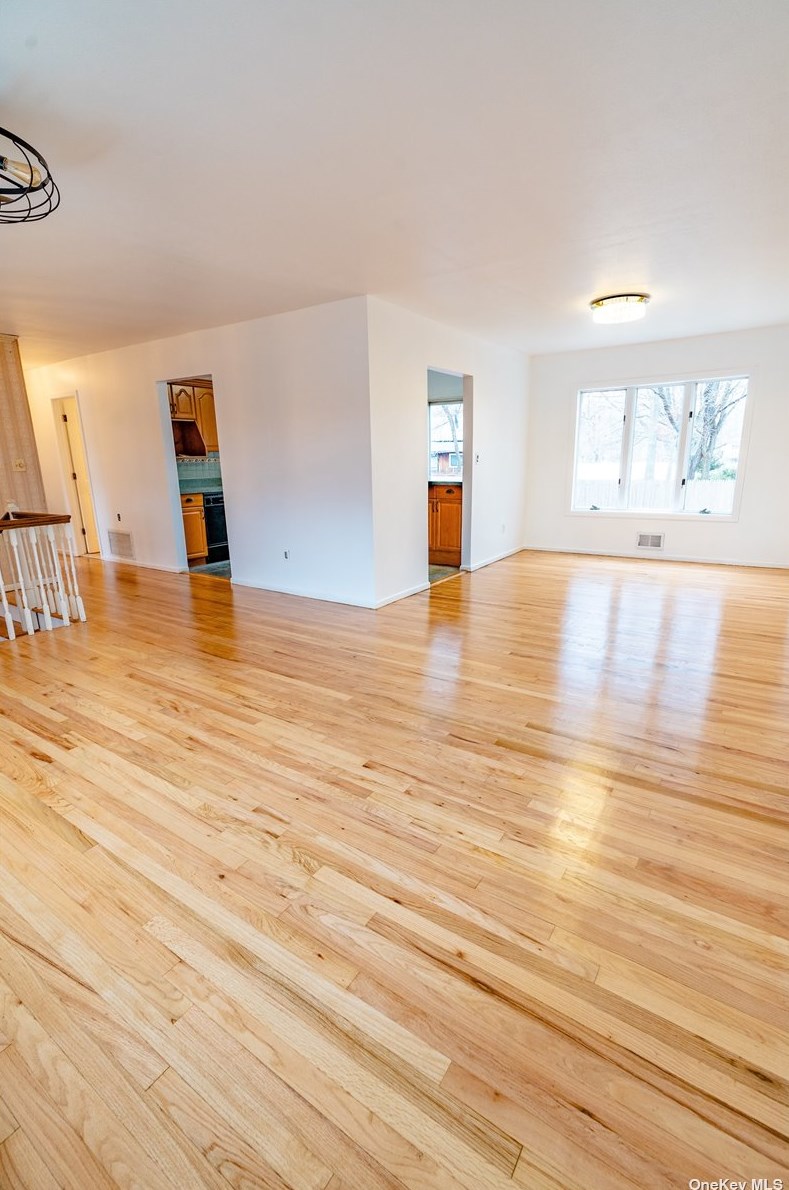 9 Shenandoah Blvd, Prt Jefferson Station, NY 11776-2021