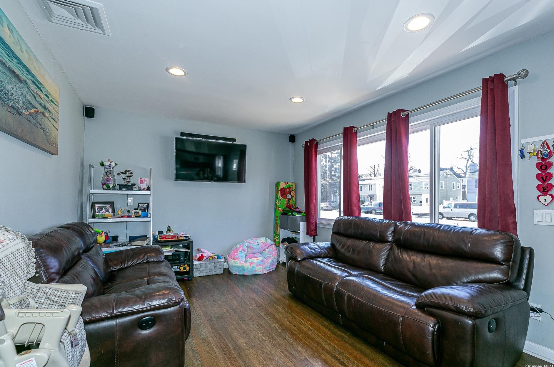 156 President St, Hempstead NY  11550-4725 exterior