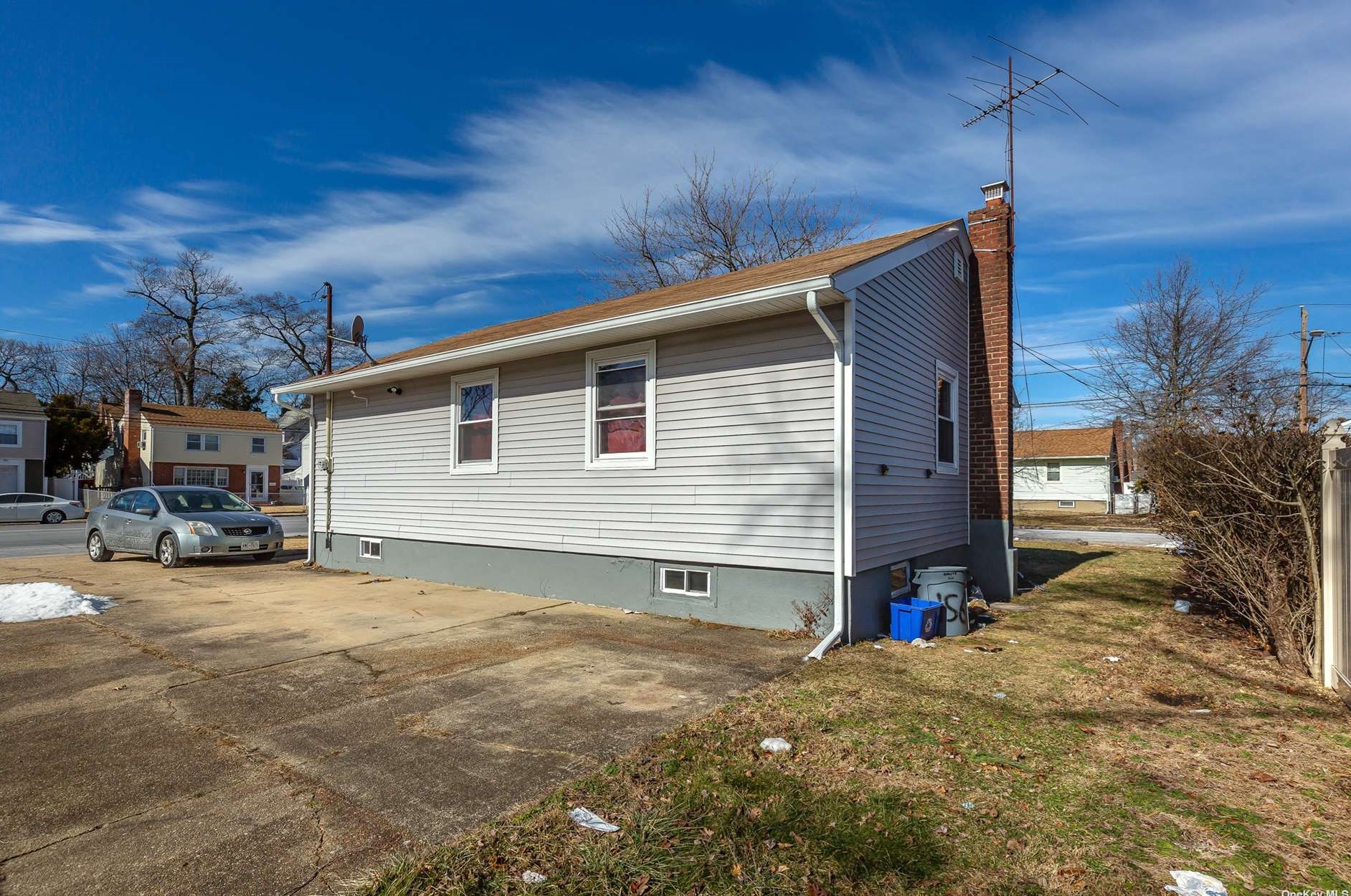 156 President St, Hempstead NY  11550-4725 exterior