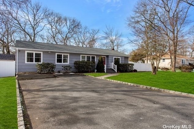 29 Linda Ave, Northampton, NY 11901-5064