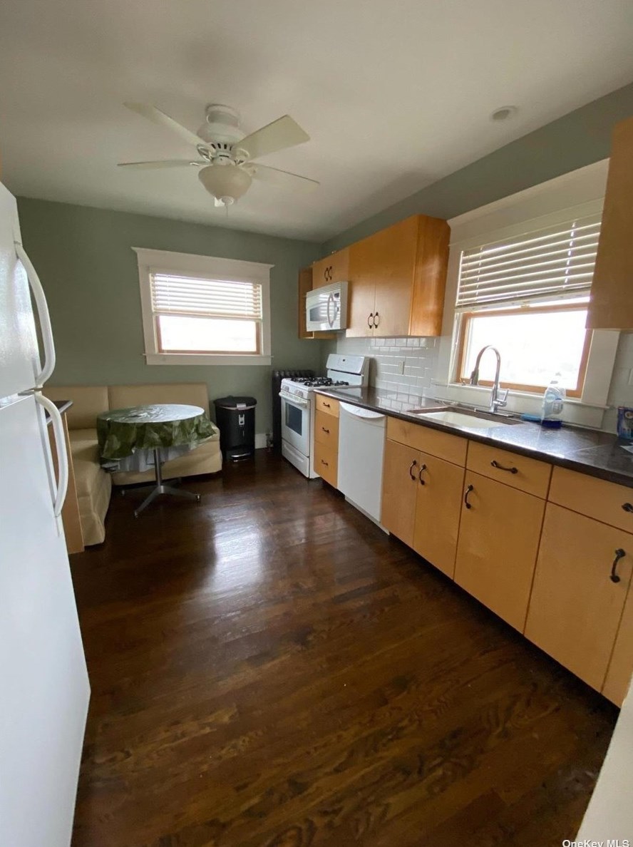 134 S 2nd St, North Lindenhurst, NY 11757