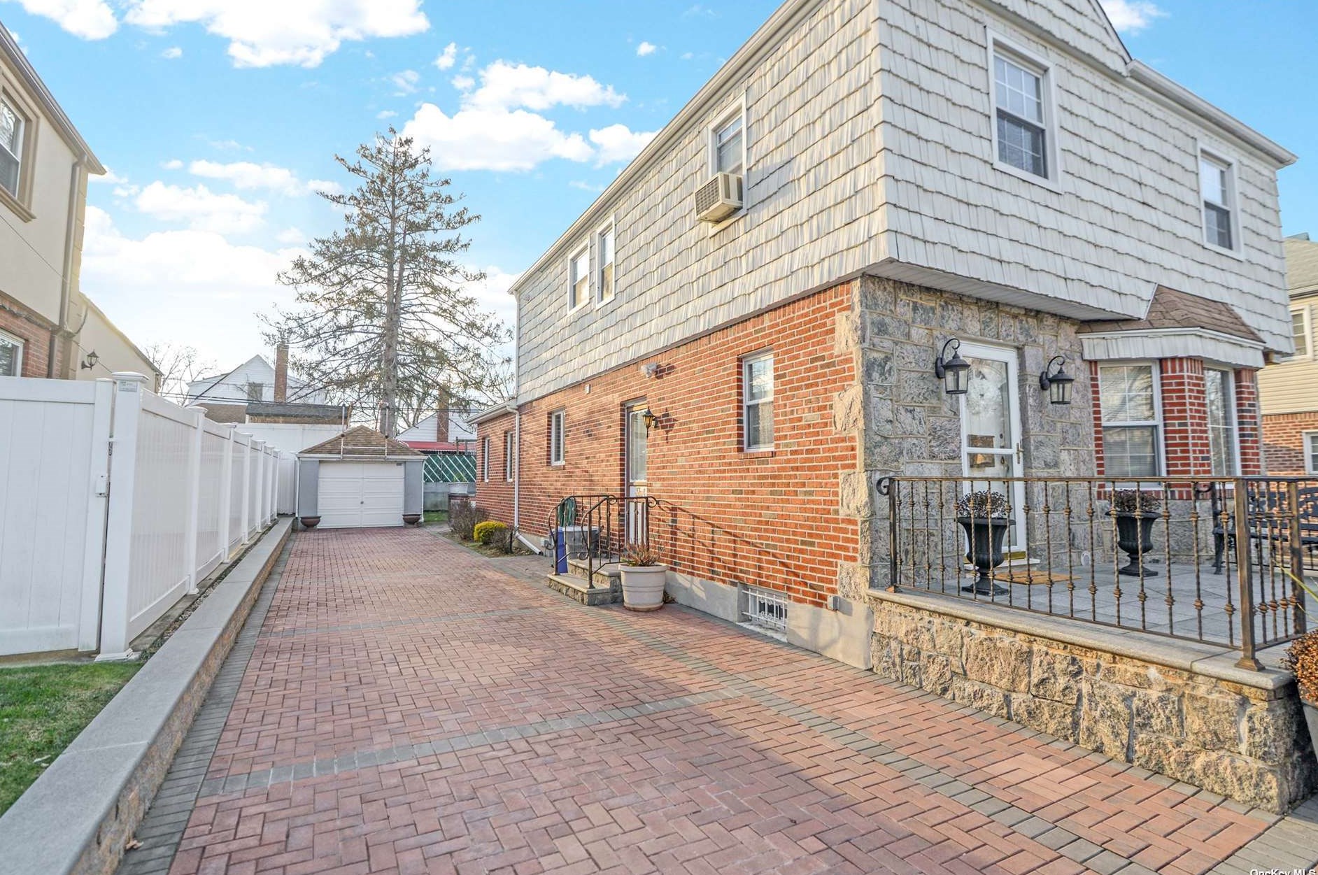 58-28 211th St, Flushing, NY 11364-1843