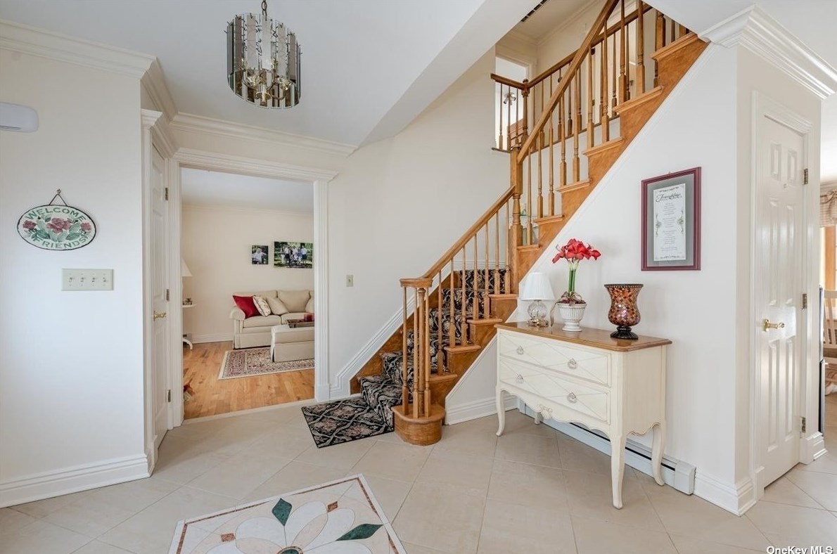 4 Seabreeze Ln., West Islip, NY 11795