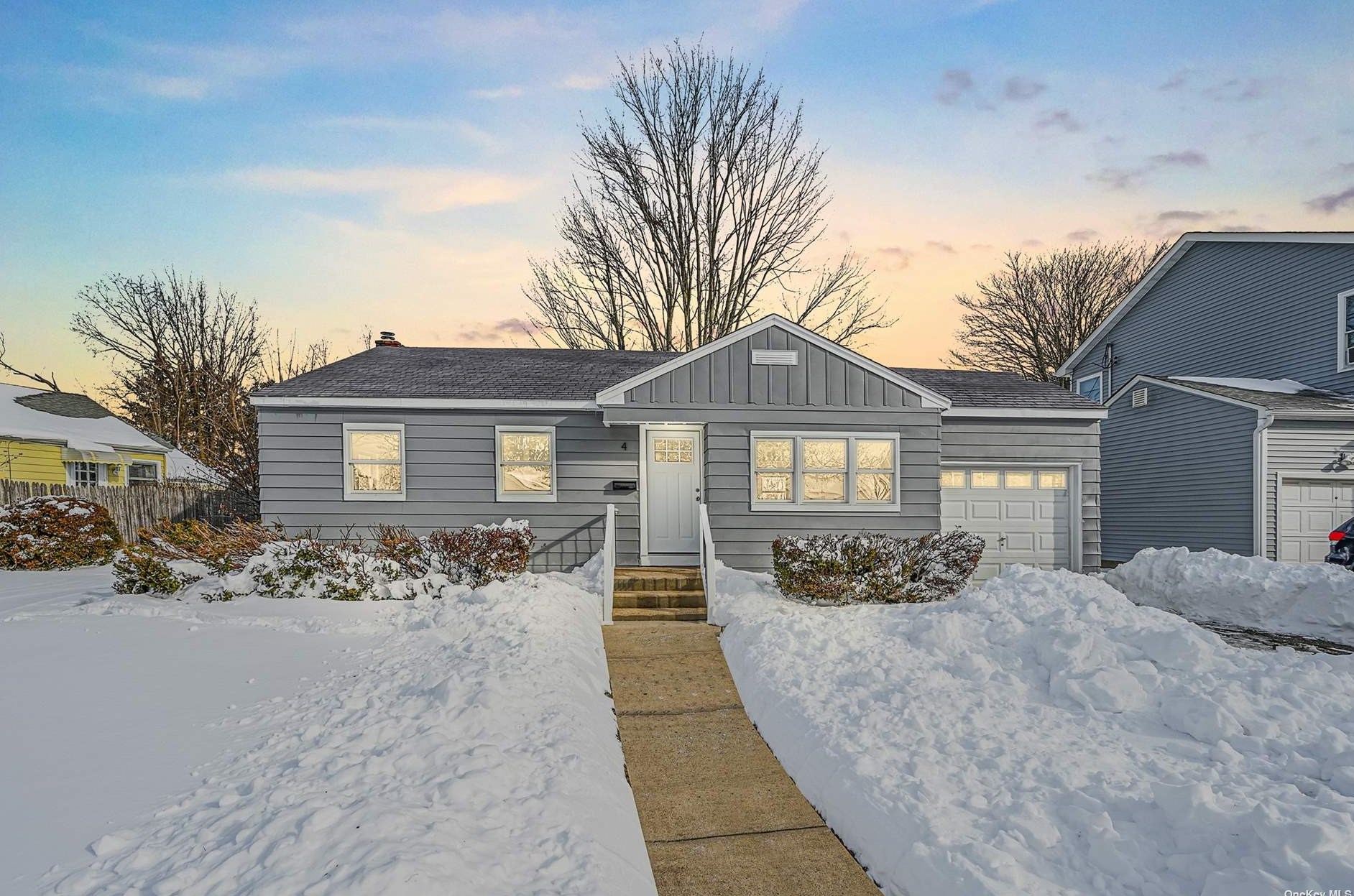 4 Wensley Rd, Hicksville, NY 11803