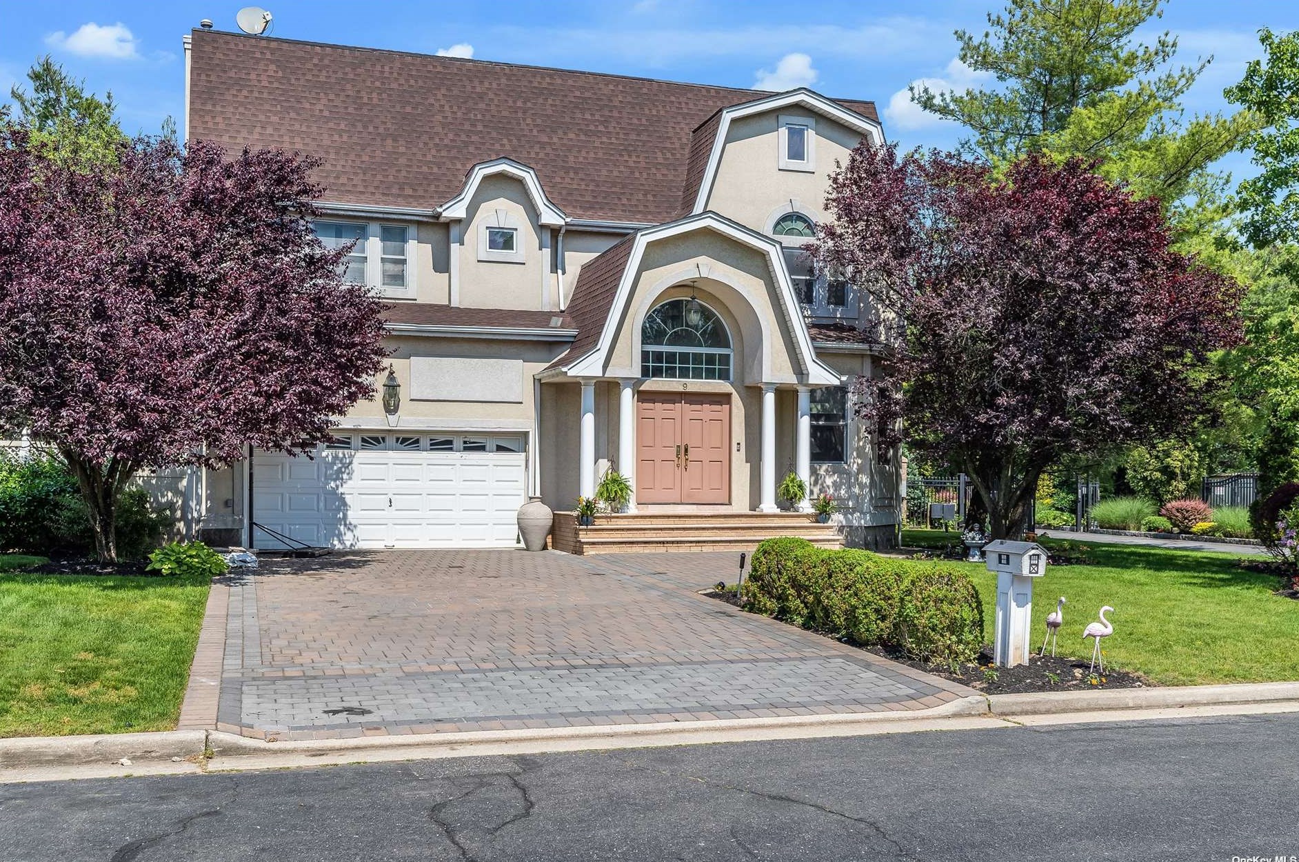 9 Laurel Ln, Westbury, NY 11568