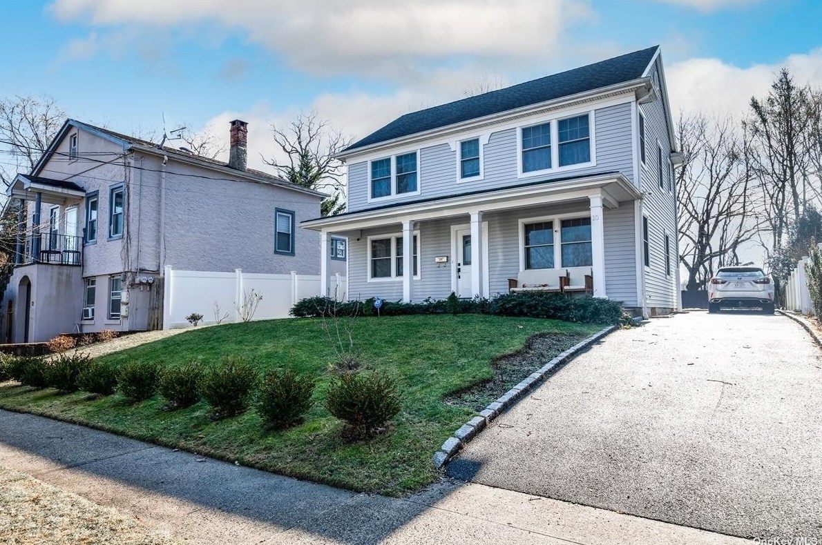 10 Charles Ave, Port Washington, NY 11050-2504