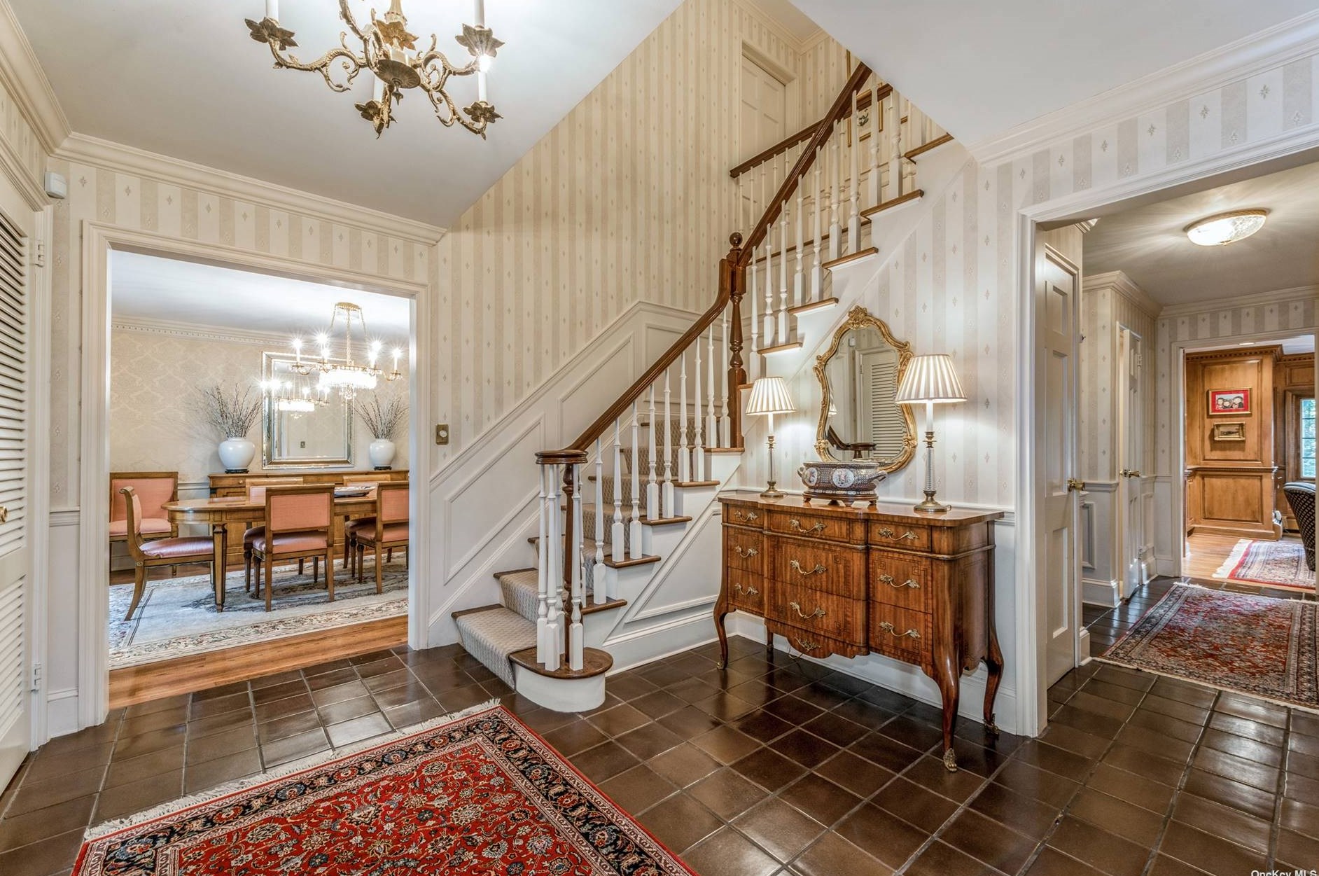 758 Park Ave, North Hills, NY 11030-2809