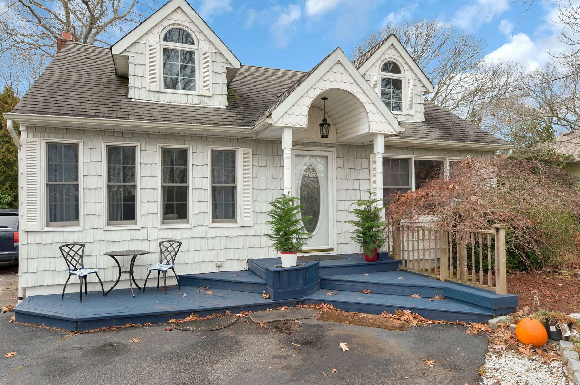 72 N Howells Point Rd, North Bellport, NY 11713