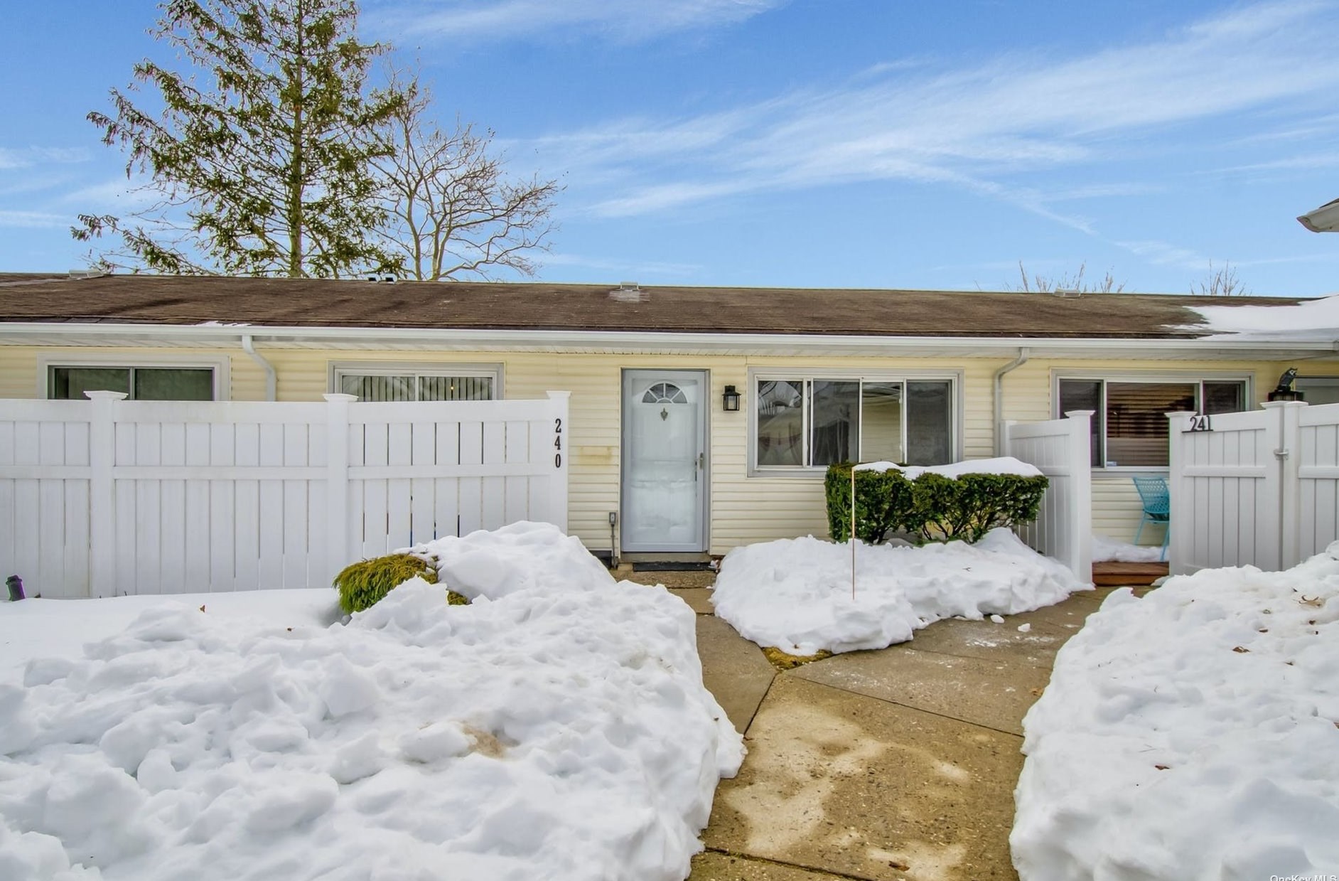 240 Storm Dr #240, Holtsville, NY 11742