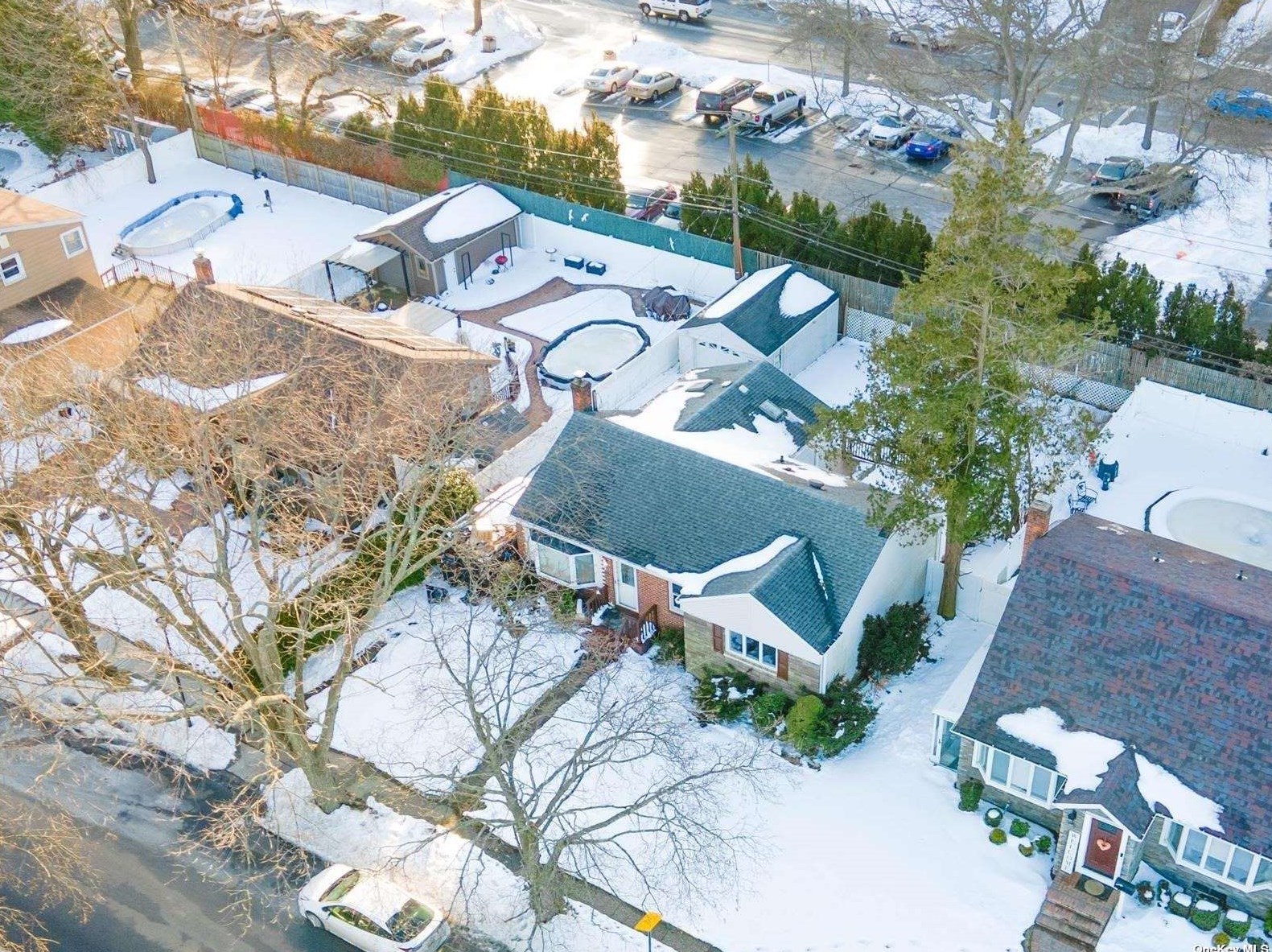 59 Clearmeadow Dr, Hempstead, NY 11554-1425