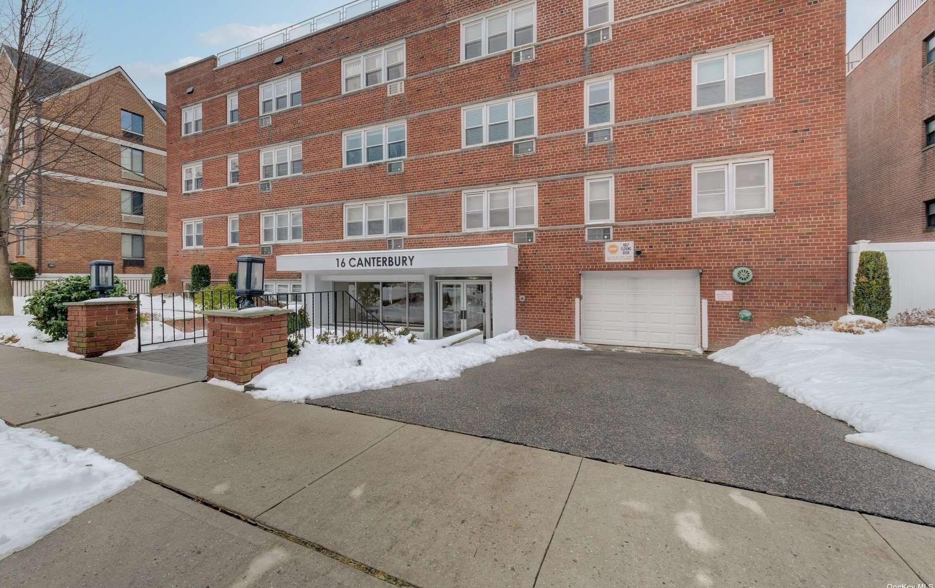 16 Canterbury Rd #1e, Great Neck, NY 11021