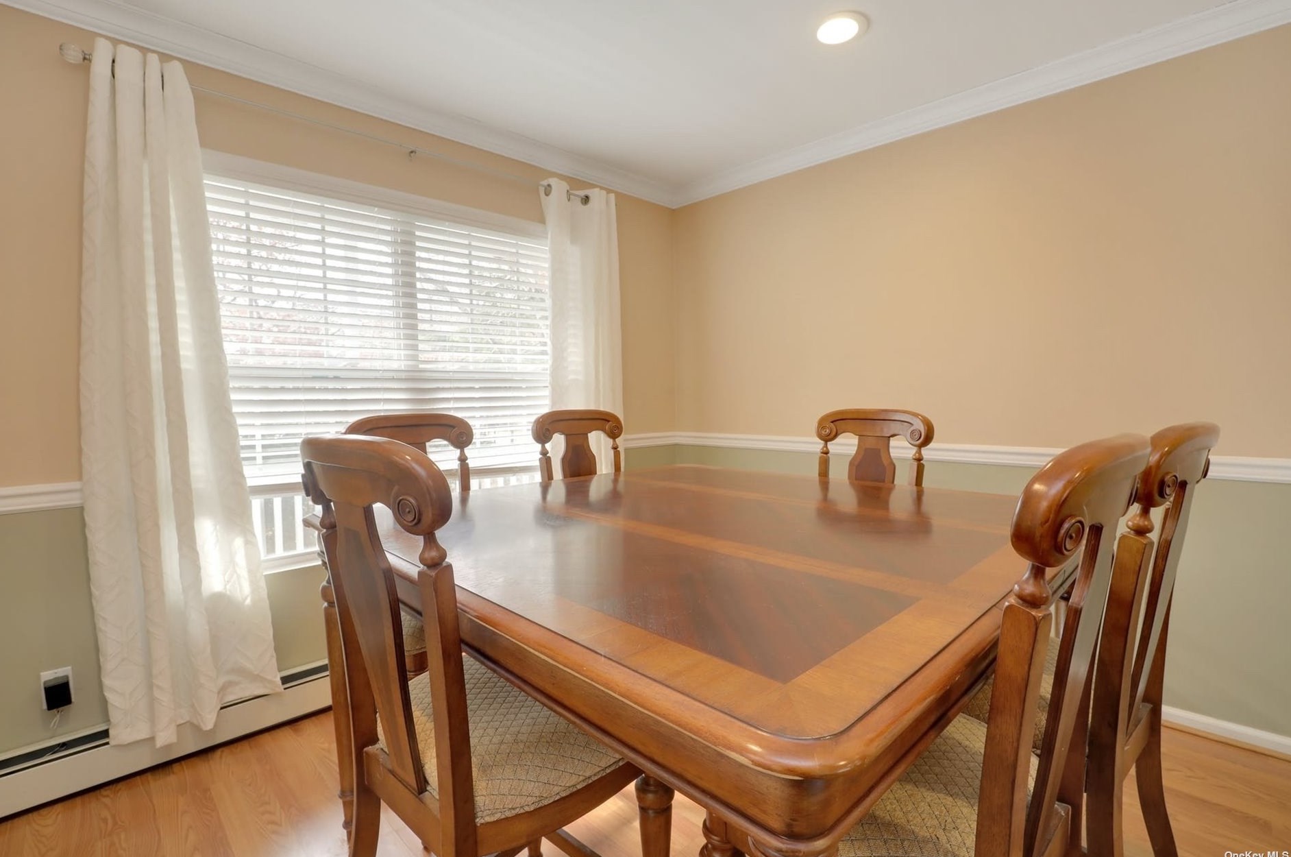 2813 Jeff St, Gordon Heights NY  11763-2111 exterior