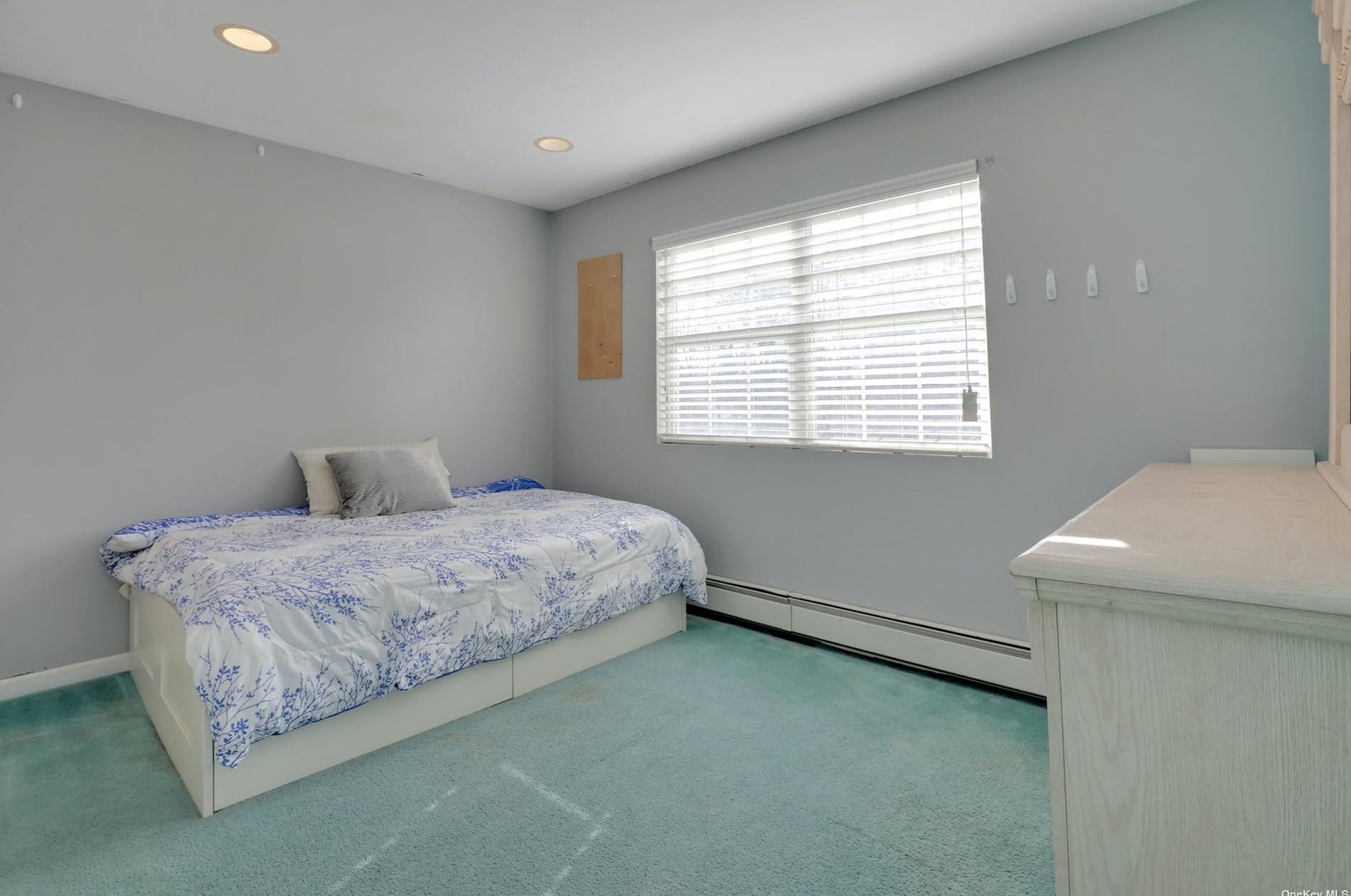 2813 Jeff St, Gordon Heights NY  11763-2111 exterior