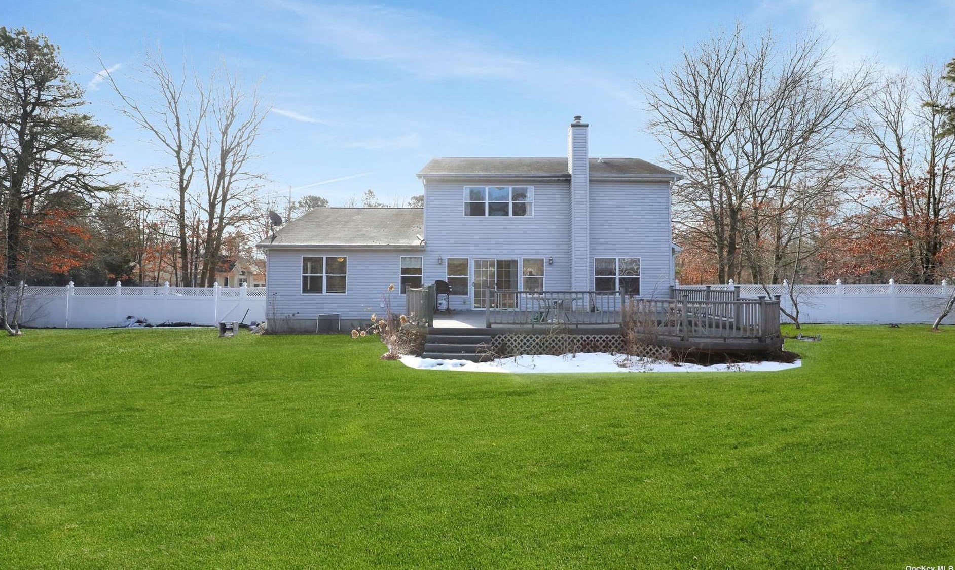 2813 Jeff St, Gordon Heights NY  11763-2111 exterior