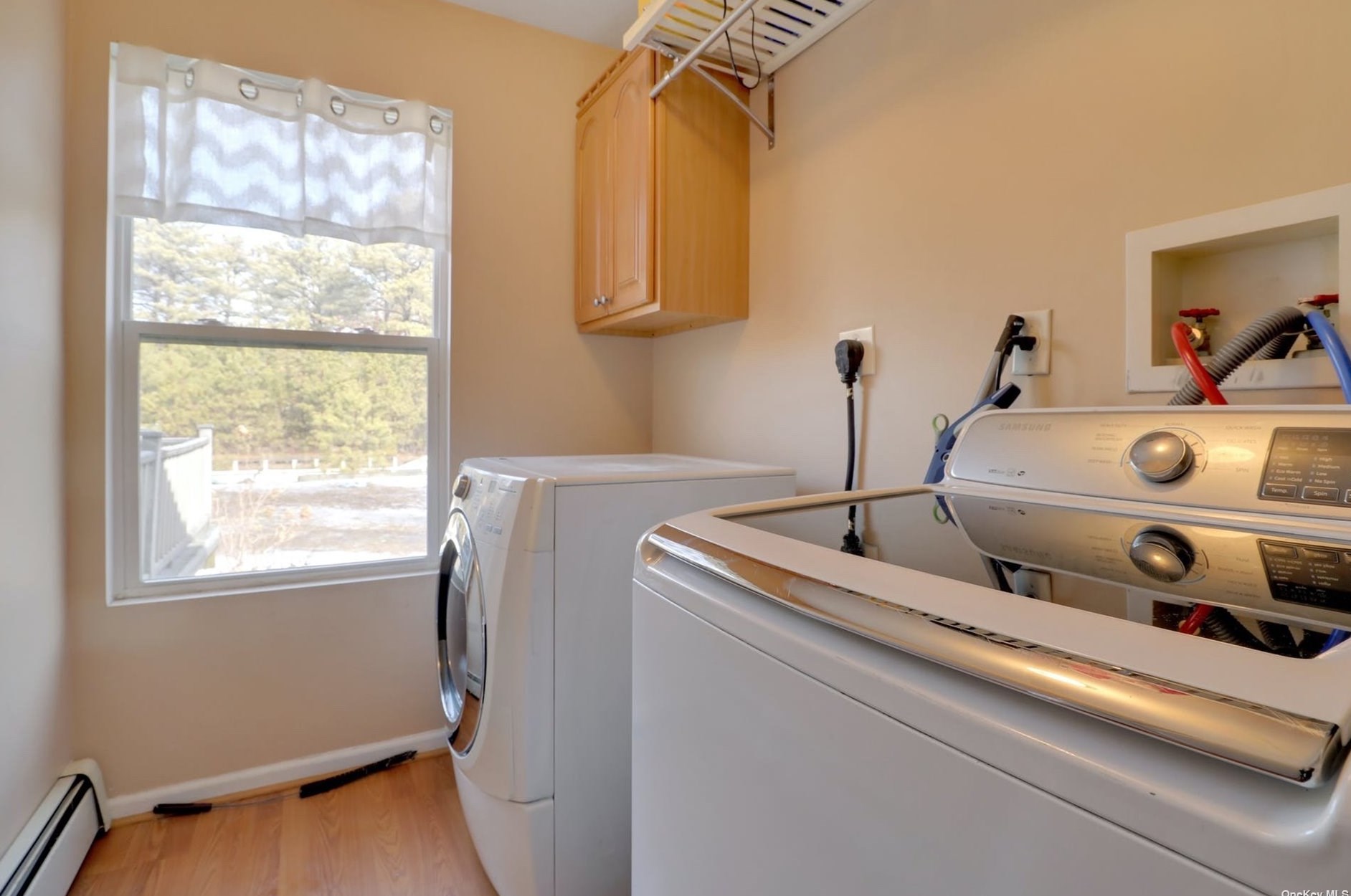 2813 Jeff St, Gordon Heights NY  11763-2111 exterior