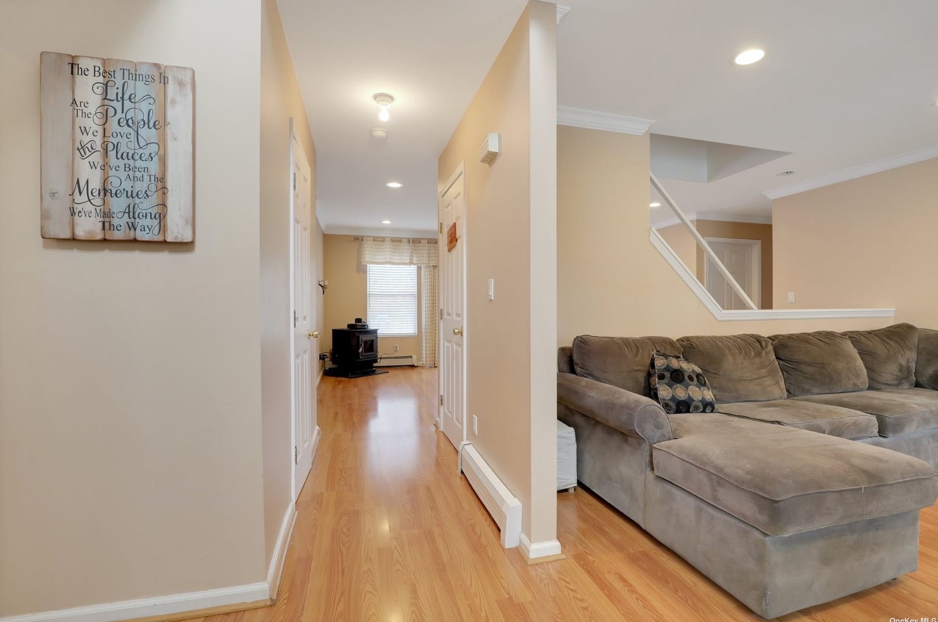 2813 Jeff St, Gordon Heights NY  11763-2111 exterior