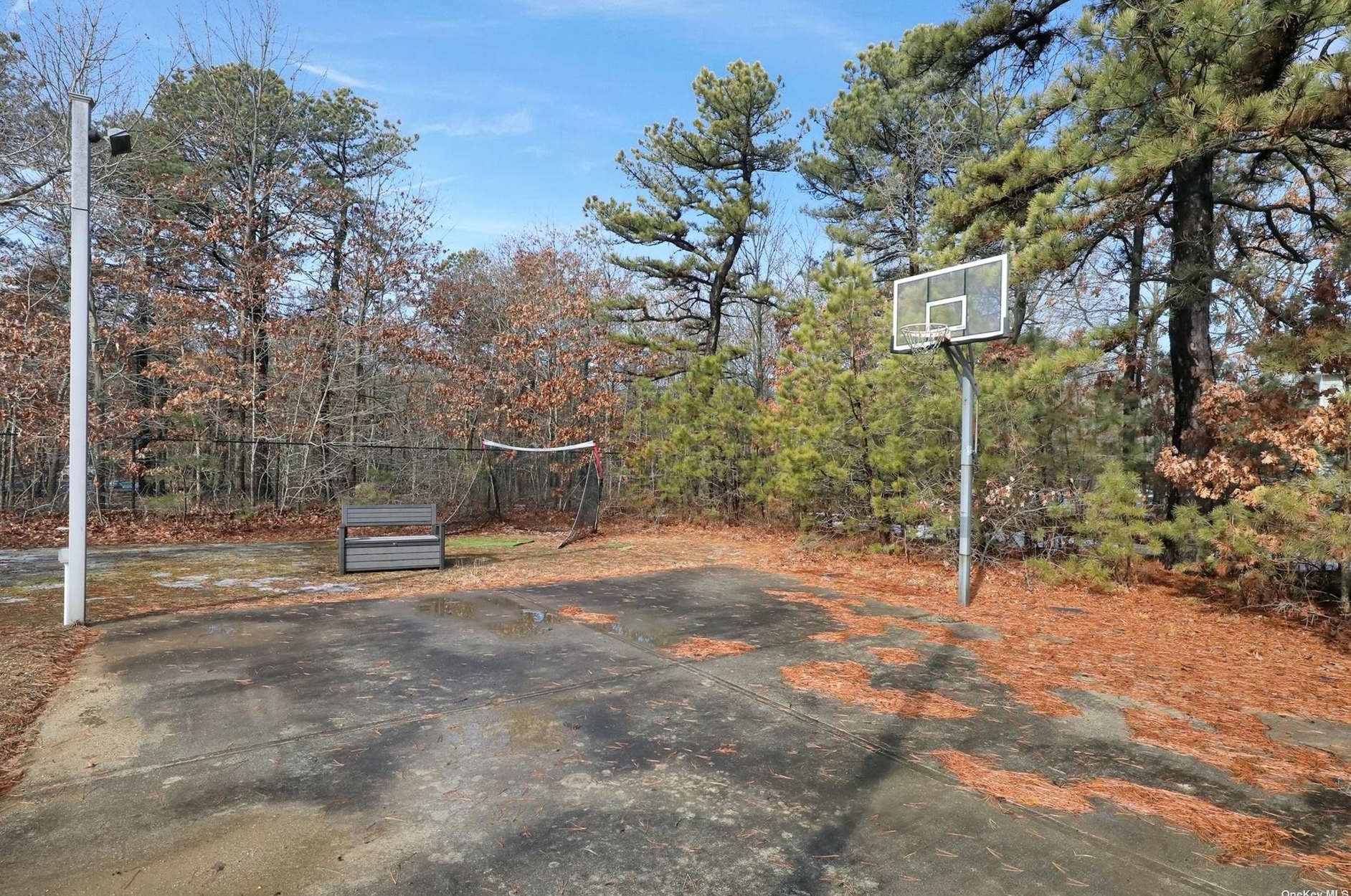 2813 Jeff St, Gordon Heights NY  11763-2111 exterior