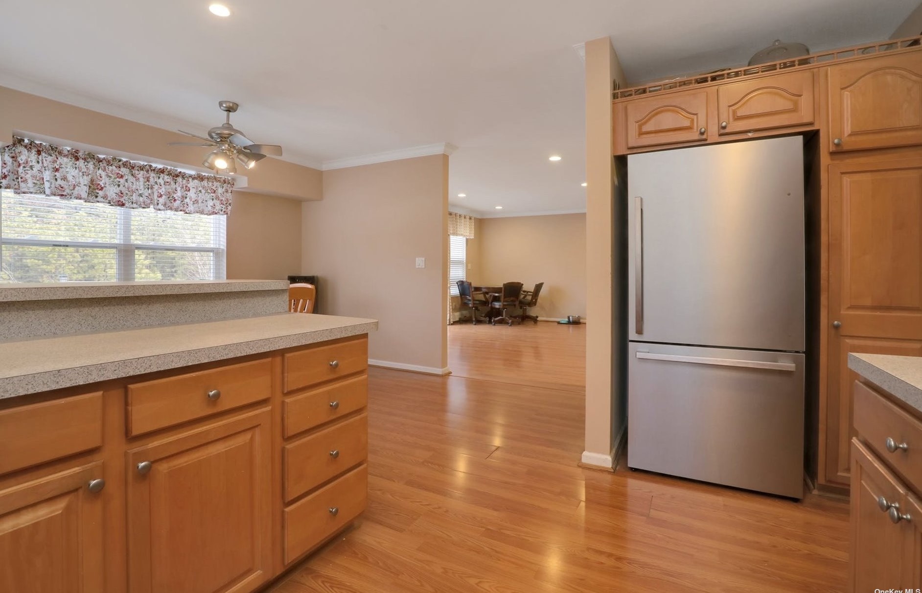 2813 Jeff St, Gordon Heights NY  11763-2111 exterior