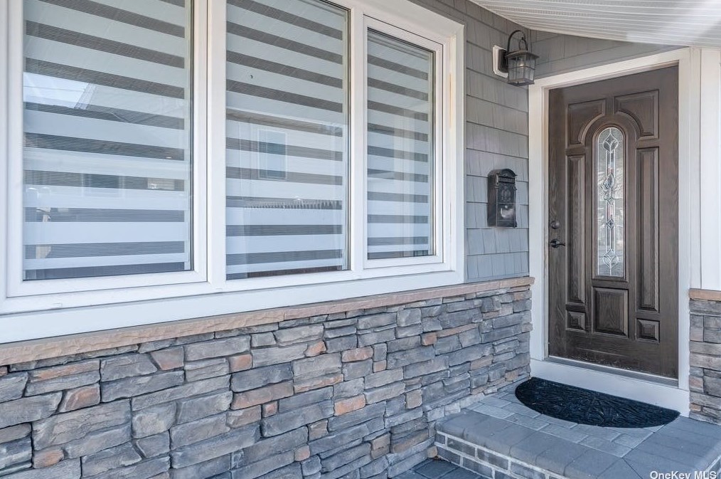 122 Pratt St, Babylon, NY 11704