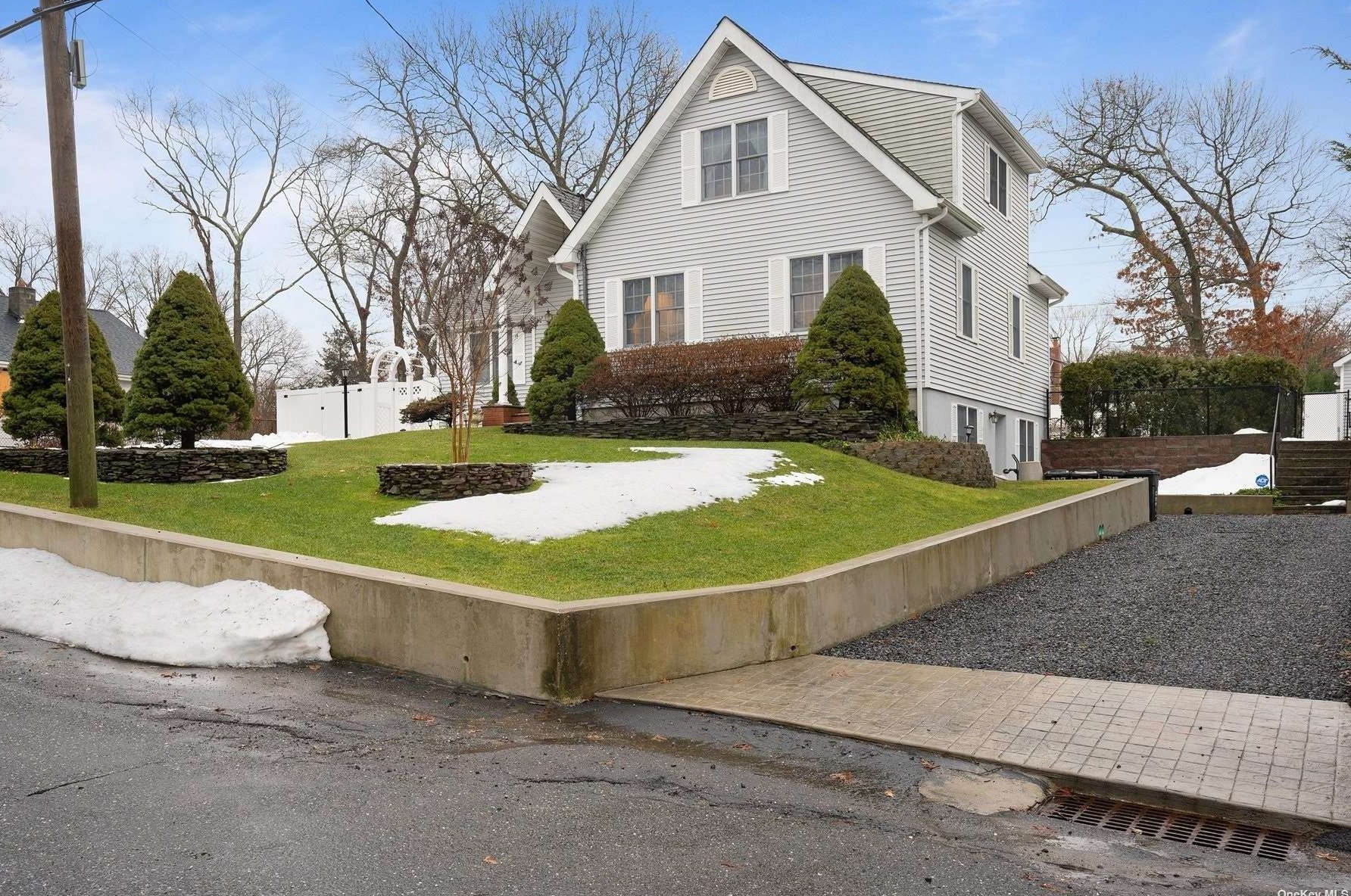 330 Deer Rd, Hauppauge, NY 11779-4964