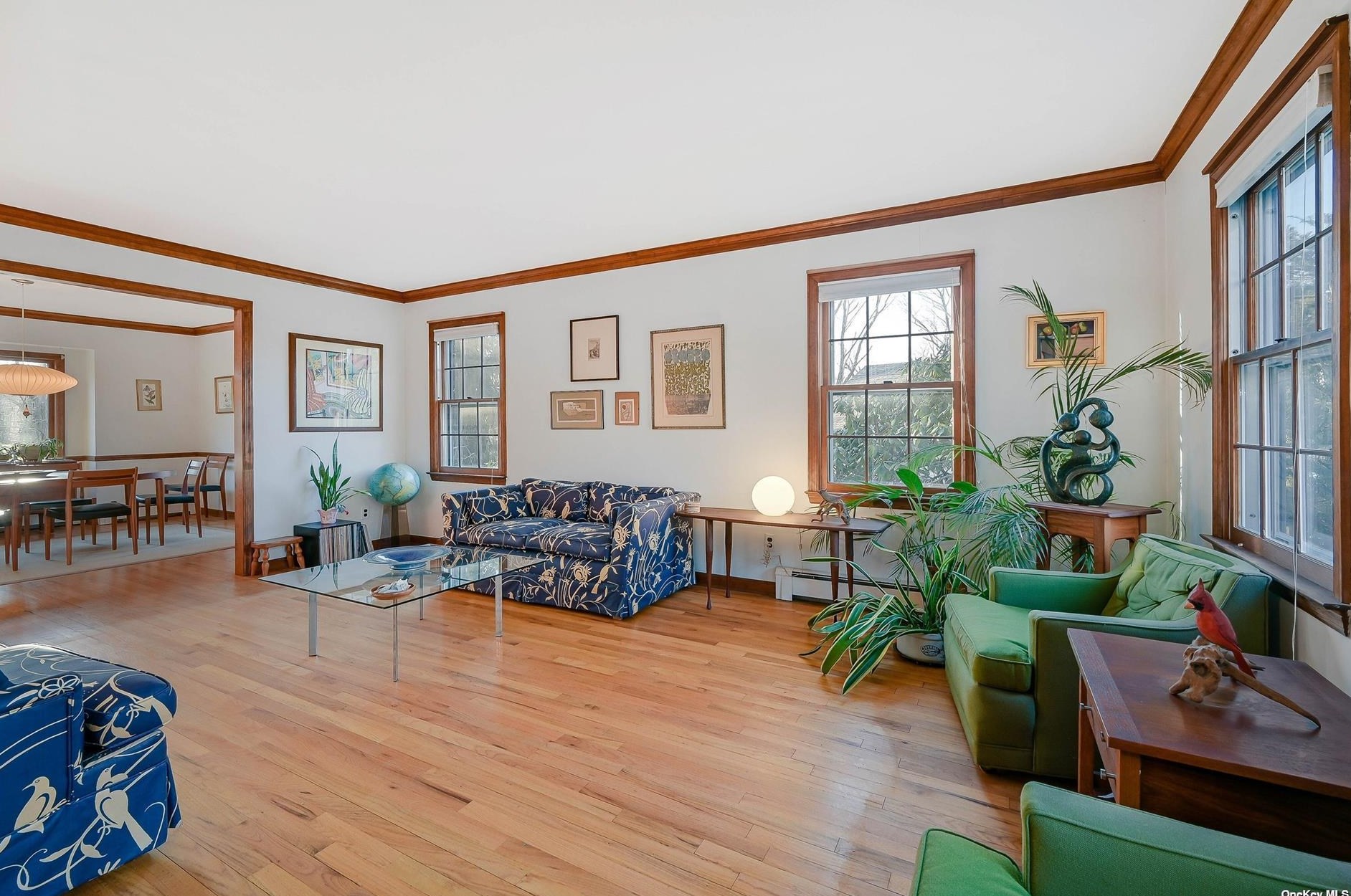 10 Woodhull Rd, Strongs Neck, NY 11733-3728