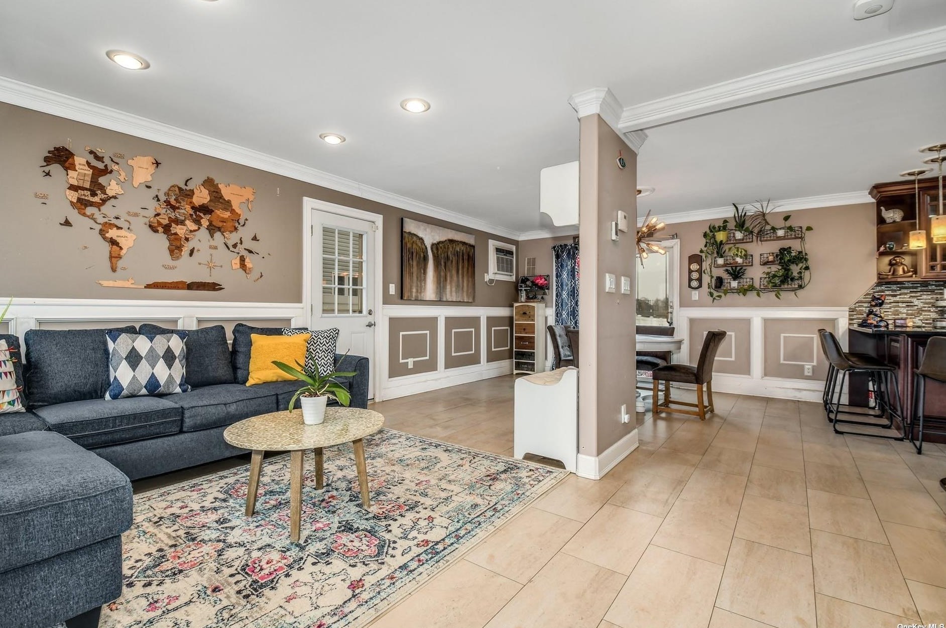 71 Ann Dr, Freeport, NY 11520-5706