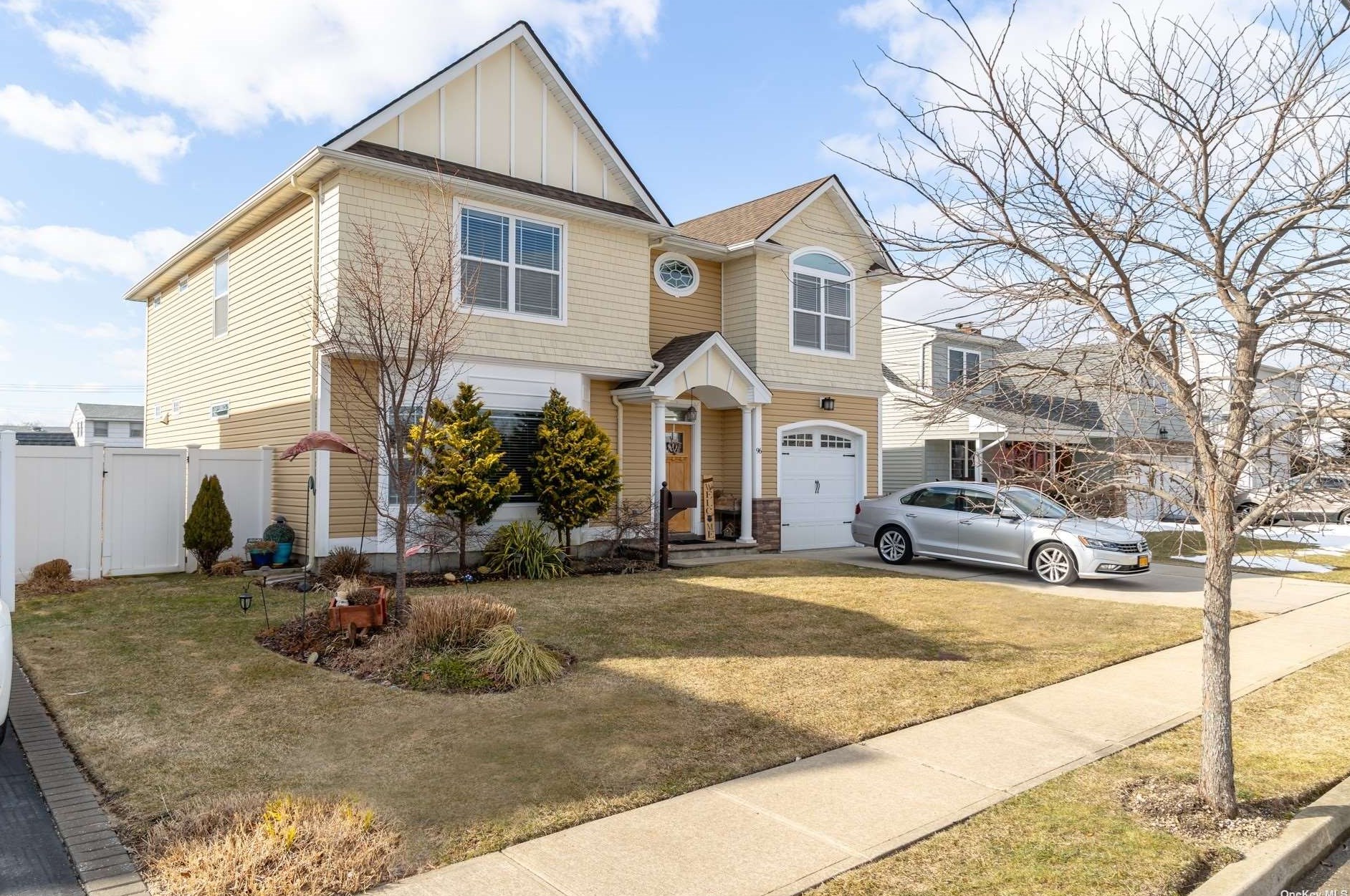 96 Forest Ave, East Massapequa, NY 11758-7807