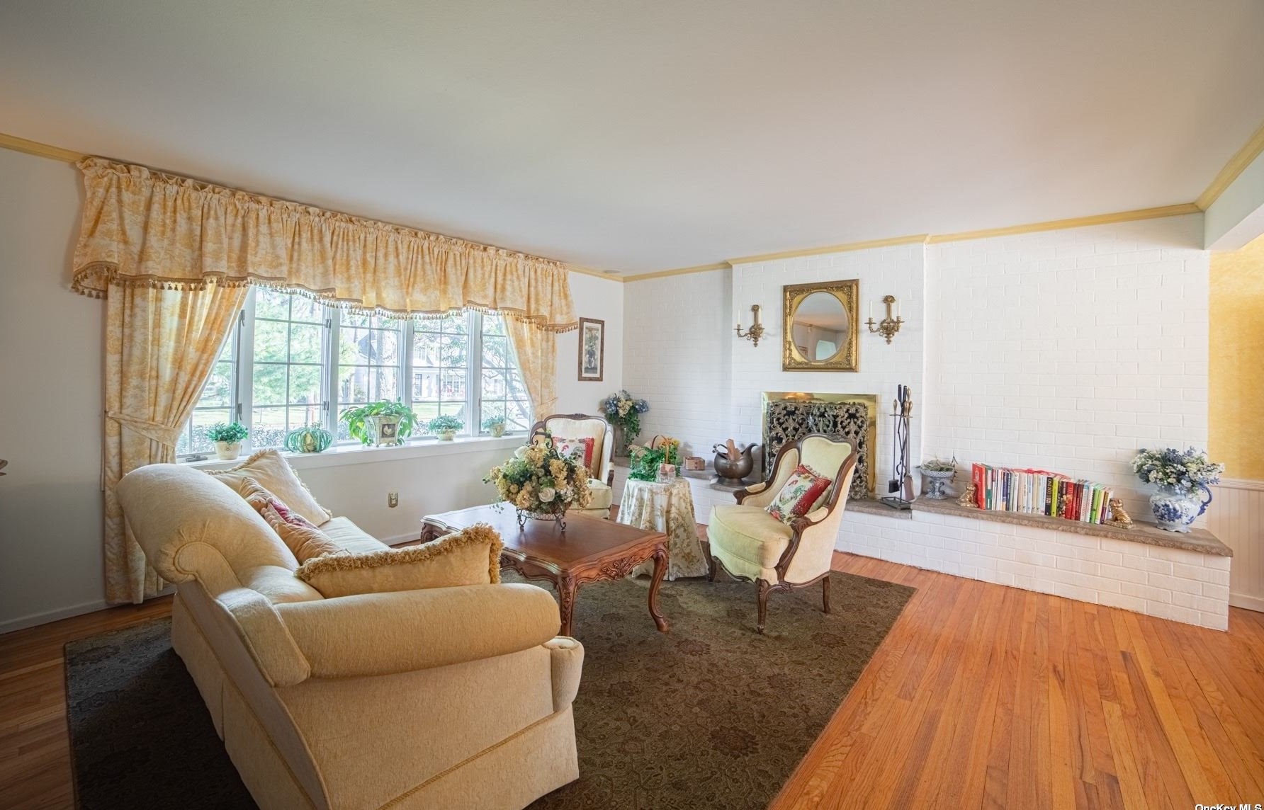 33 Woodhollow Rd, Great River, NY 11739