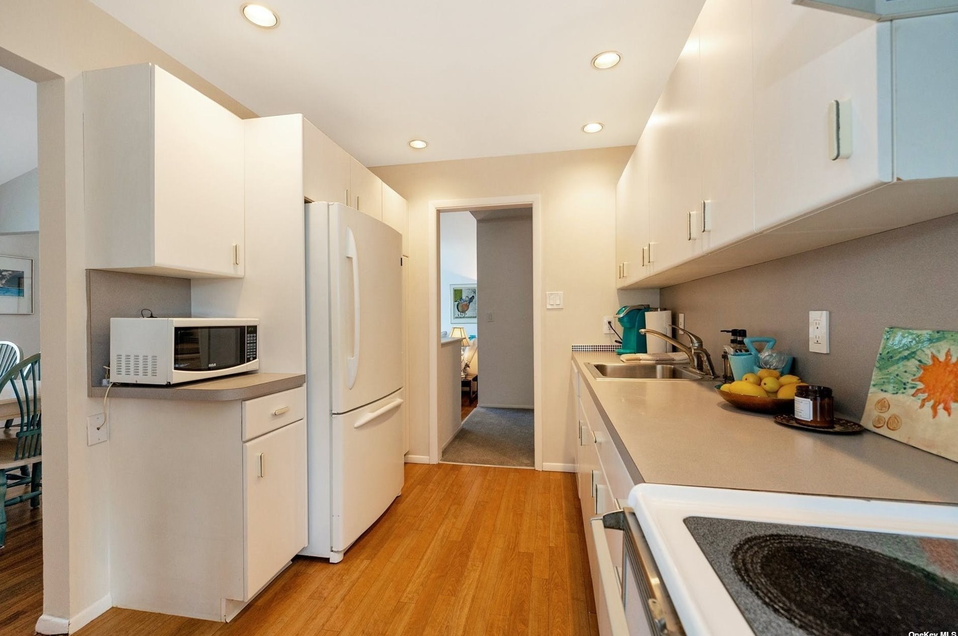 29 Essex Ct, Port Washington NY  11050-4222 exterior