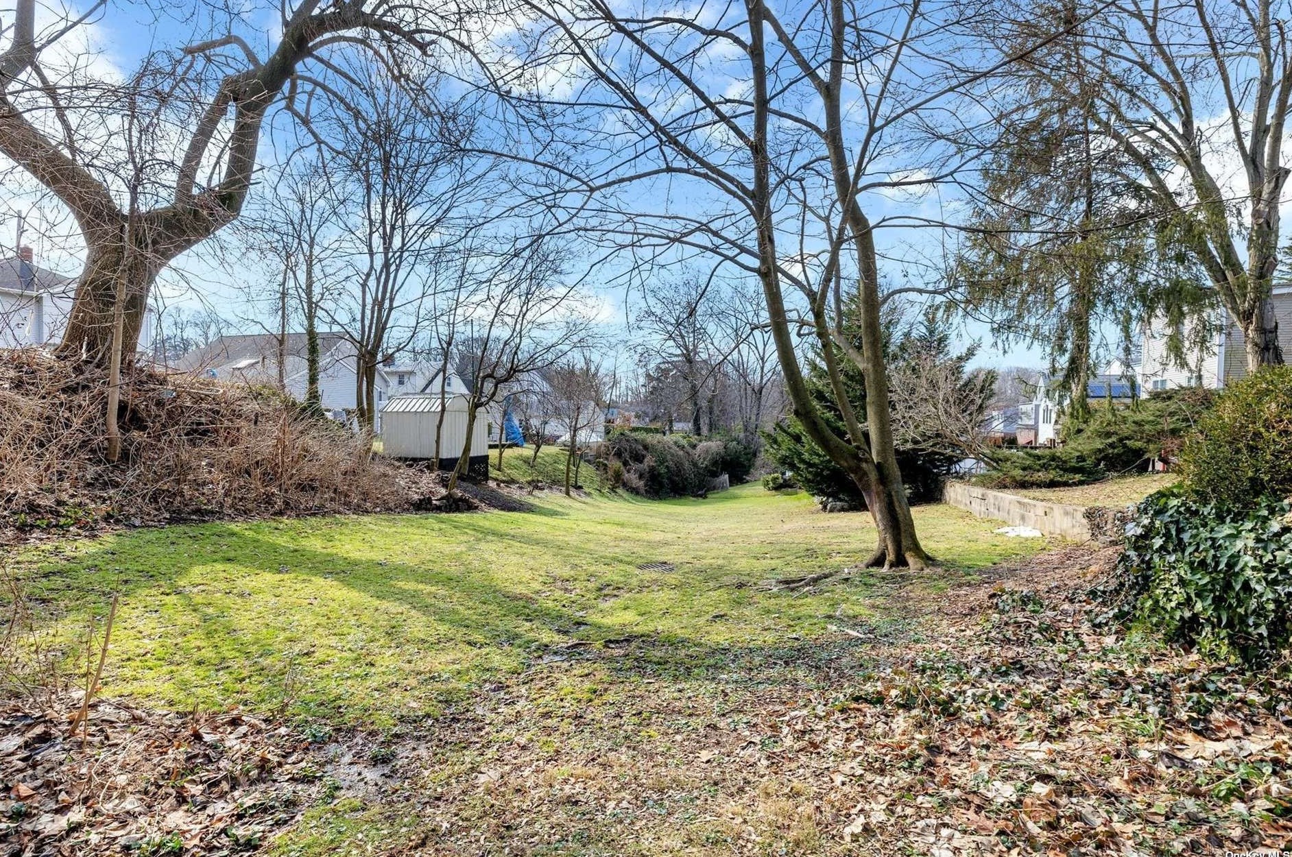 29 Essex Ct, Port Washington NY  11050-4222 exterior