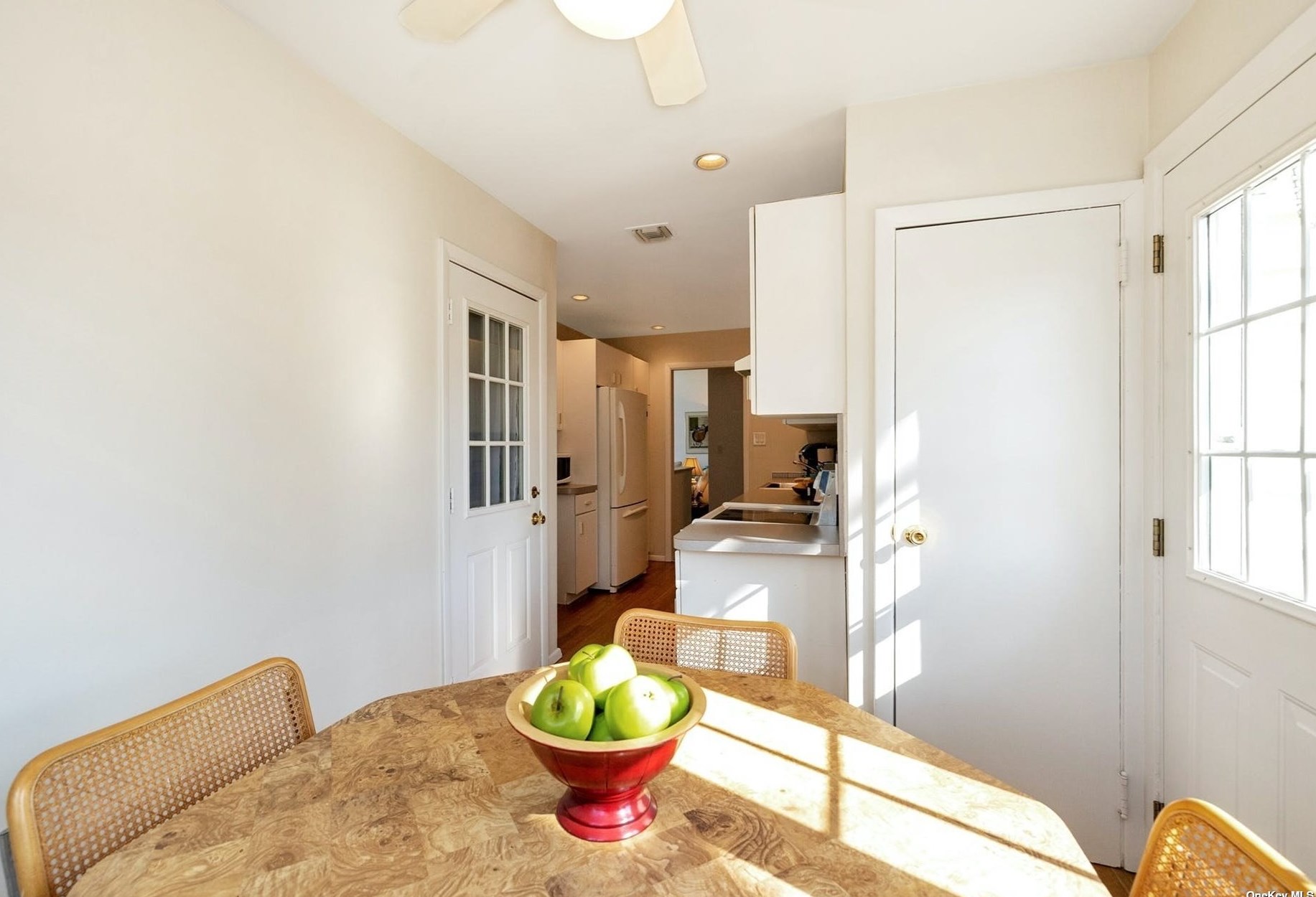 29 Essex Ct, Port Washington NY  11050-4222 exterior