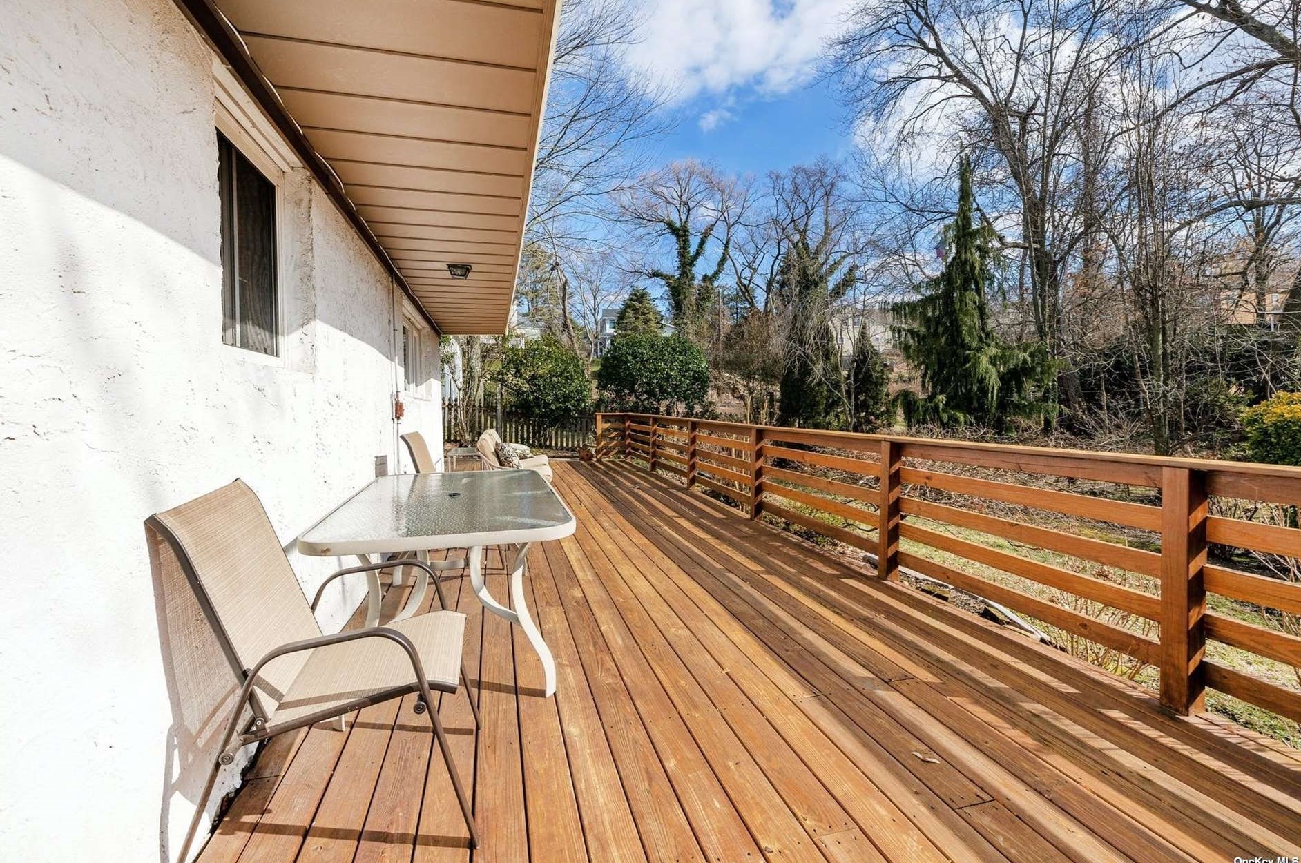 29 Essex Ct, Port Washington NY  11050-4222 exterior