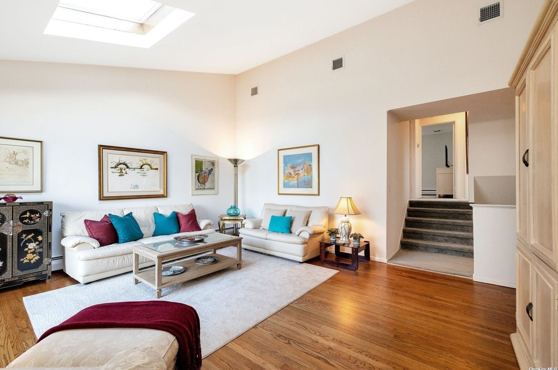 29 Essex Ct, Port Washington NY  11050-4222 exterior