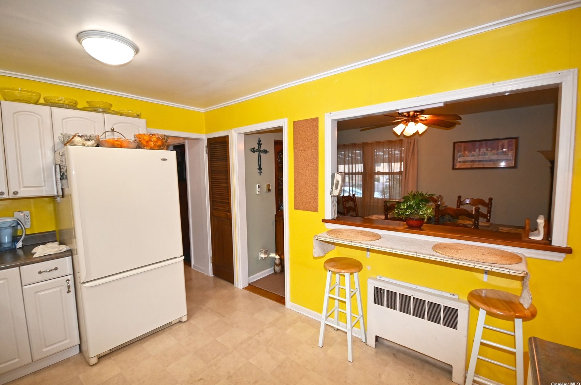 14 Oakcrest Ave, Middle Island NY  11953-1413 exterior