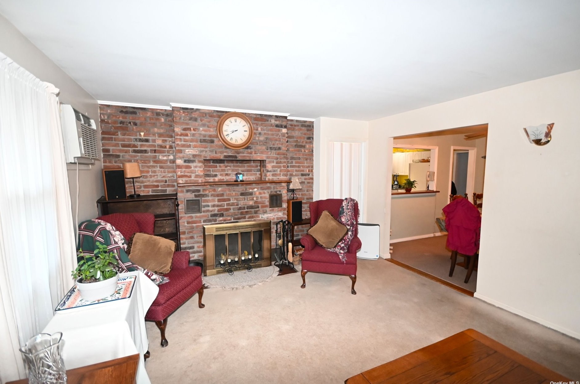 14 Oakcrest Ave, Middle Island NY  11953-1413 exterior