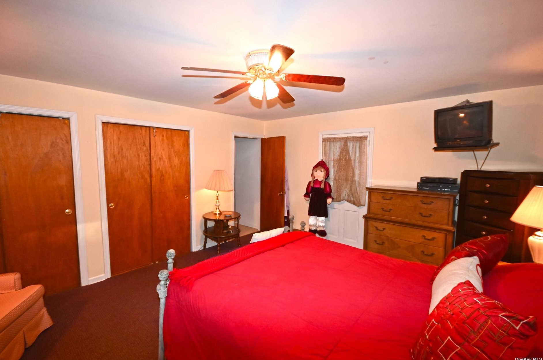 14 Oakcrest Ave, Middle Island NY  11953-1413 exterior