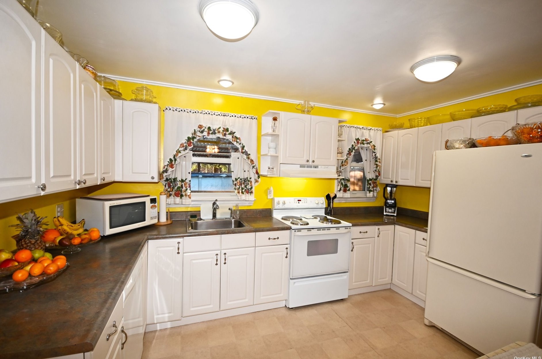 14 Oakcrest Ave, Middle Island NY  11953-1413 exterior