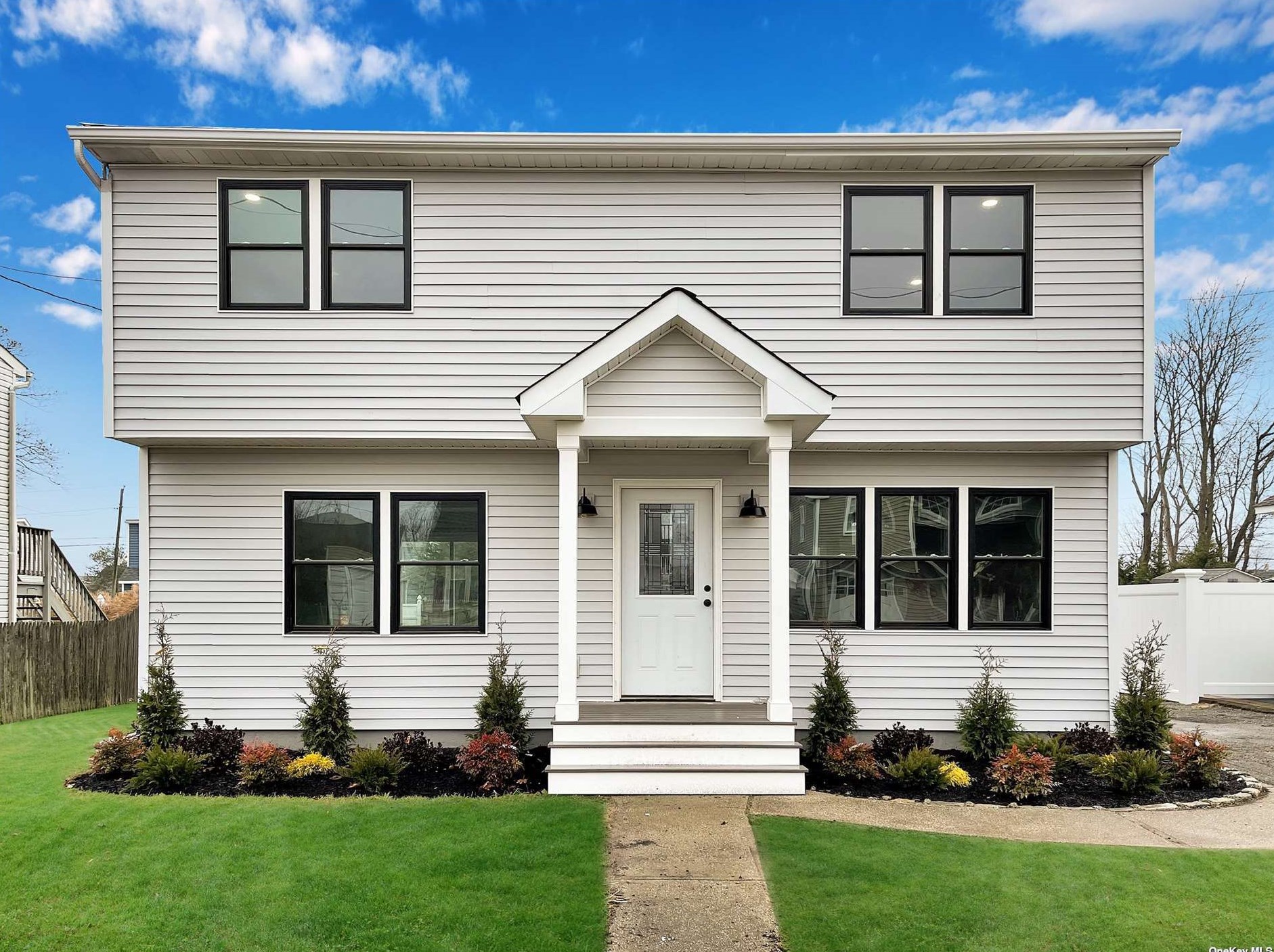 16 Clifton Dr, Canaan Lake, NY 11772