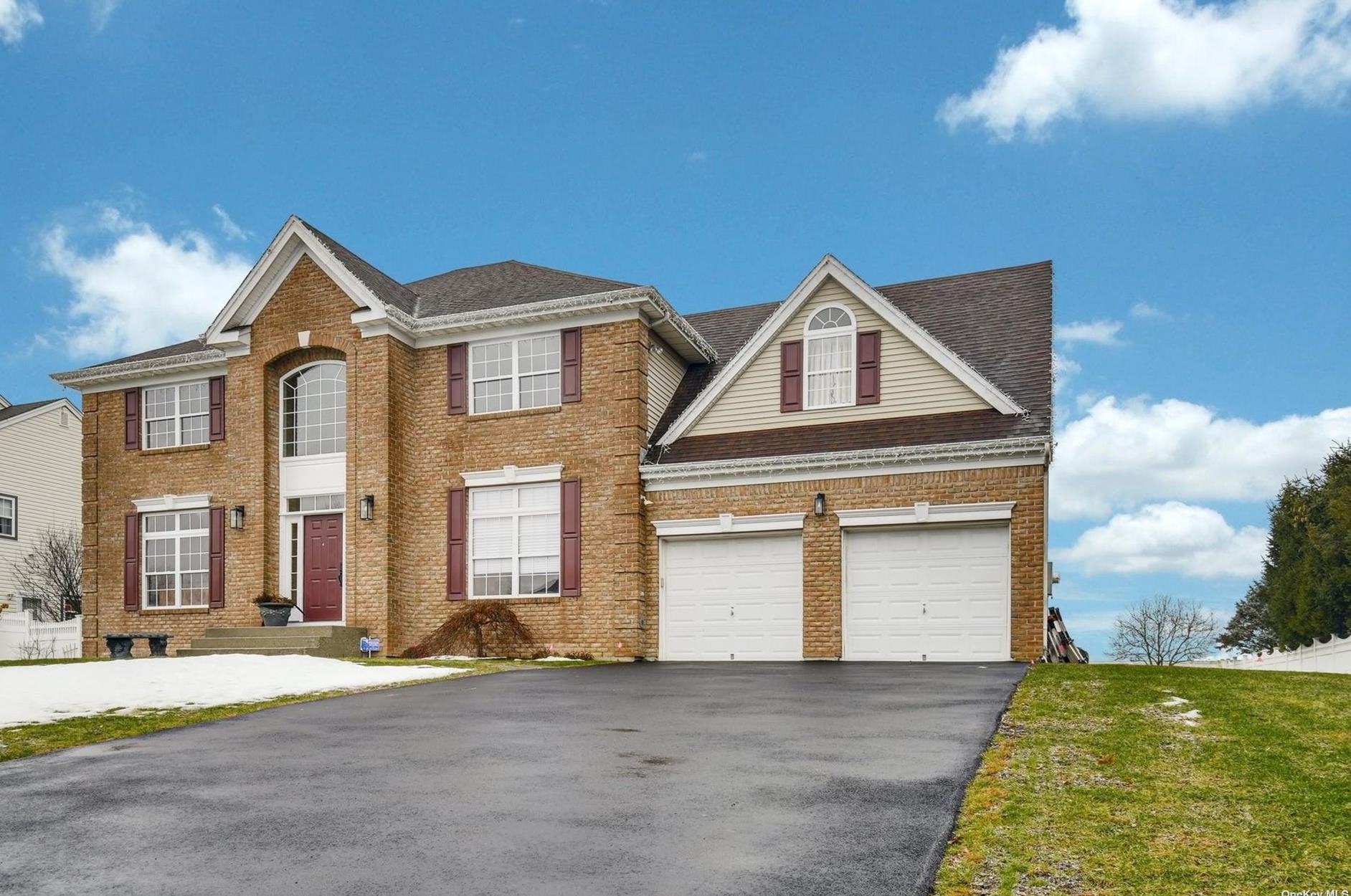 7 Greenbrush Ct, Greenlawn, NY 11740-1700