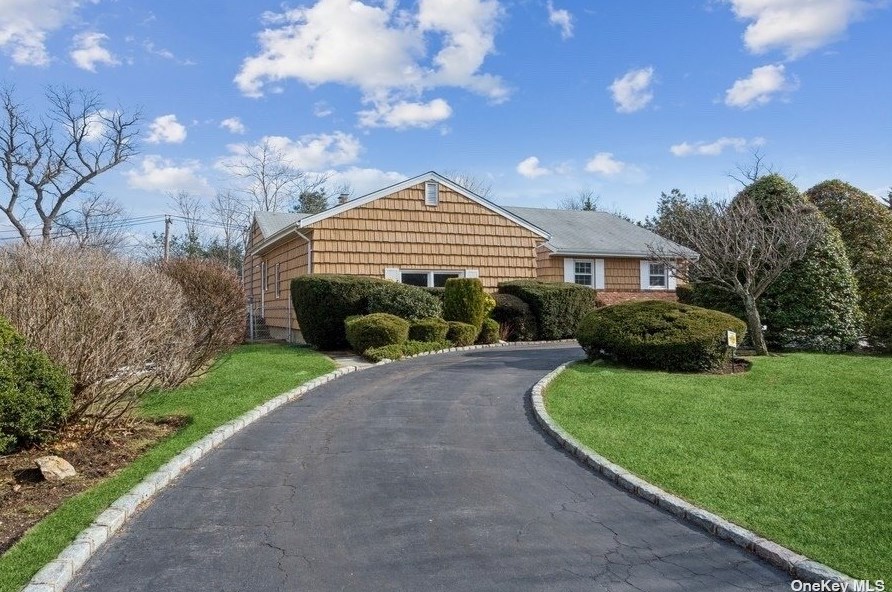 179 Rockaway Ave, Garden City, NY 11530-1429